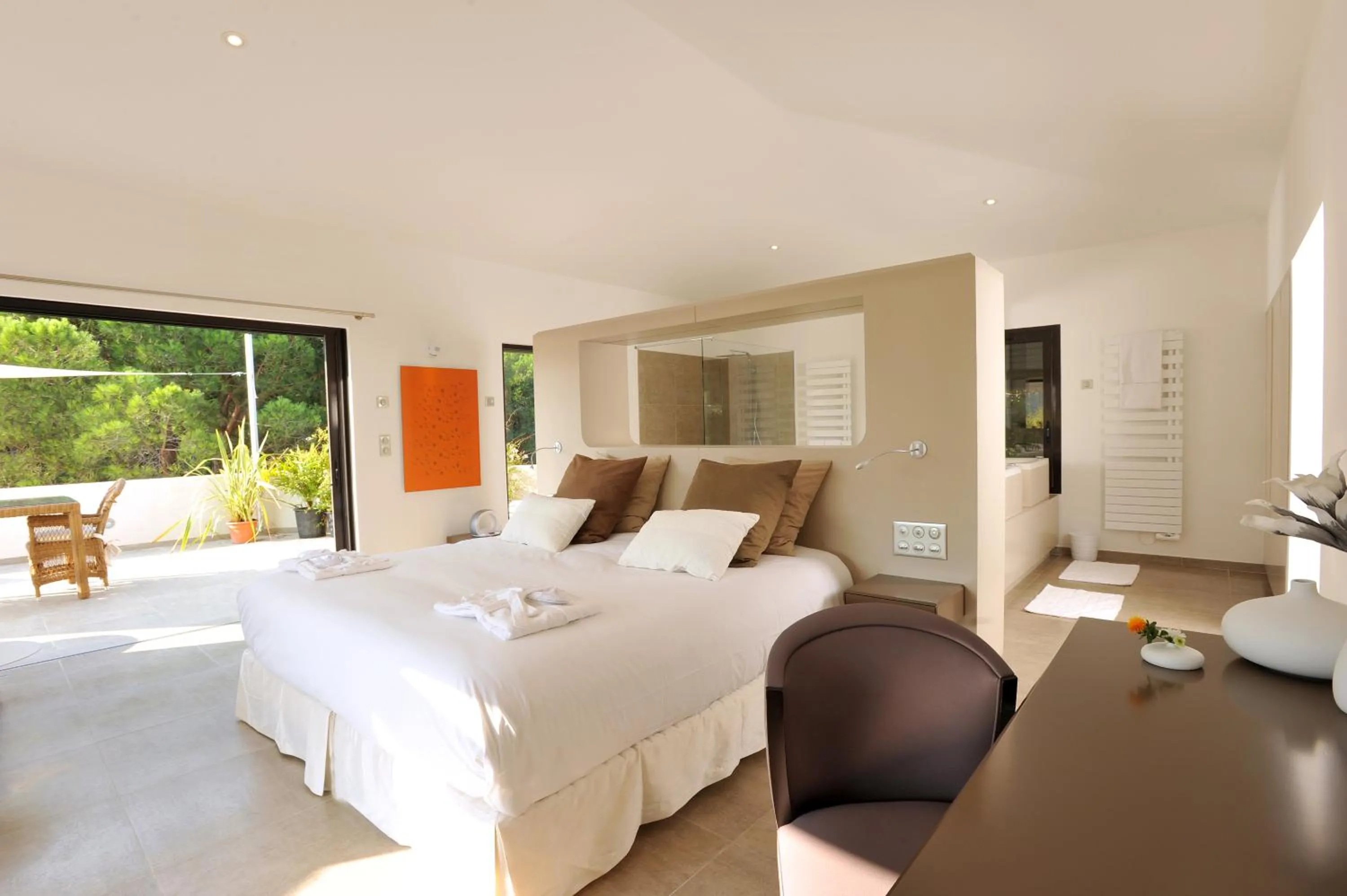 Photo of the whole room, Bed in Hôtel Font Mourier