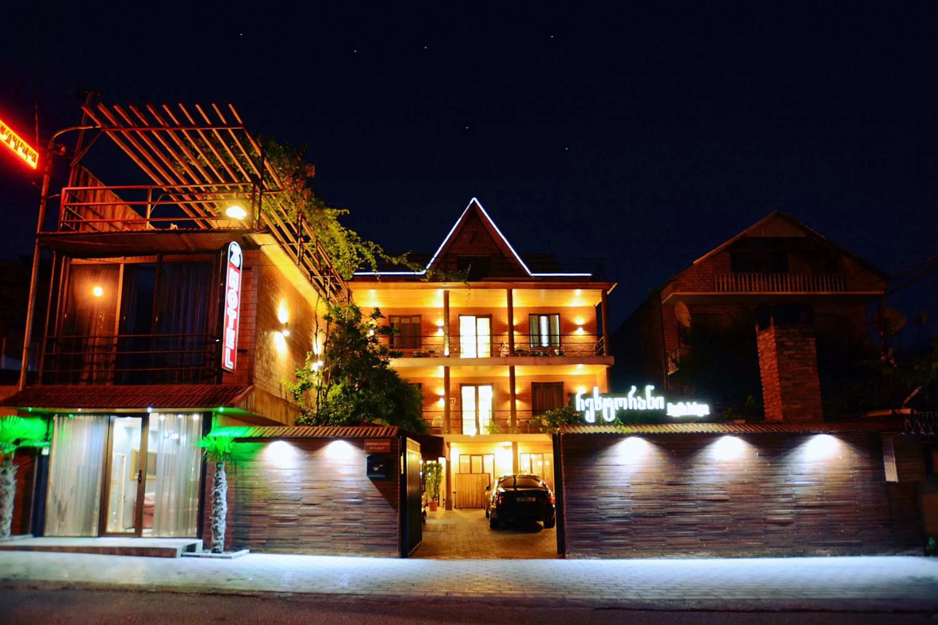 Restaurant/places to eat in Chveni sakhli