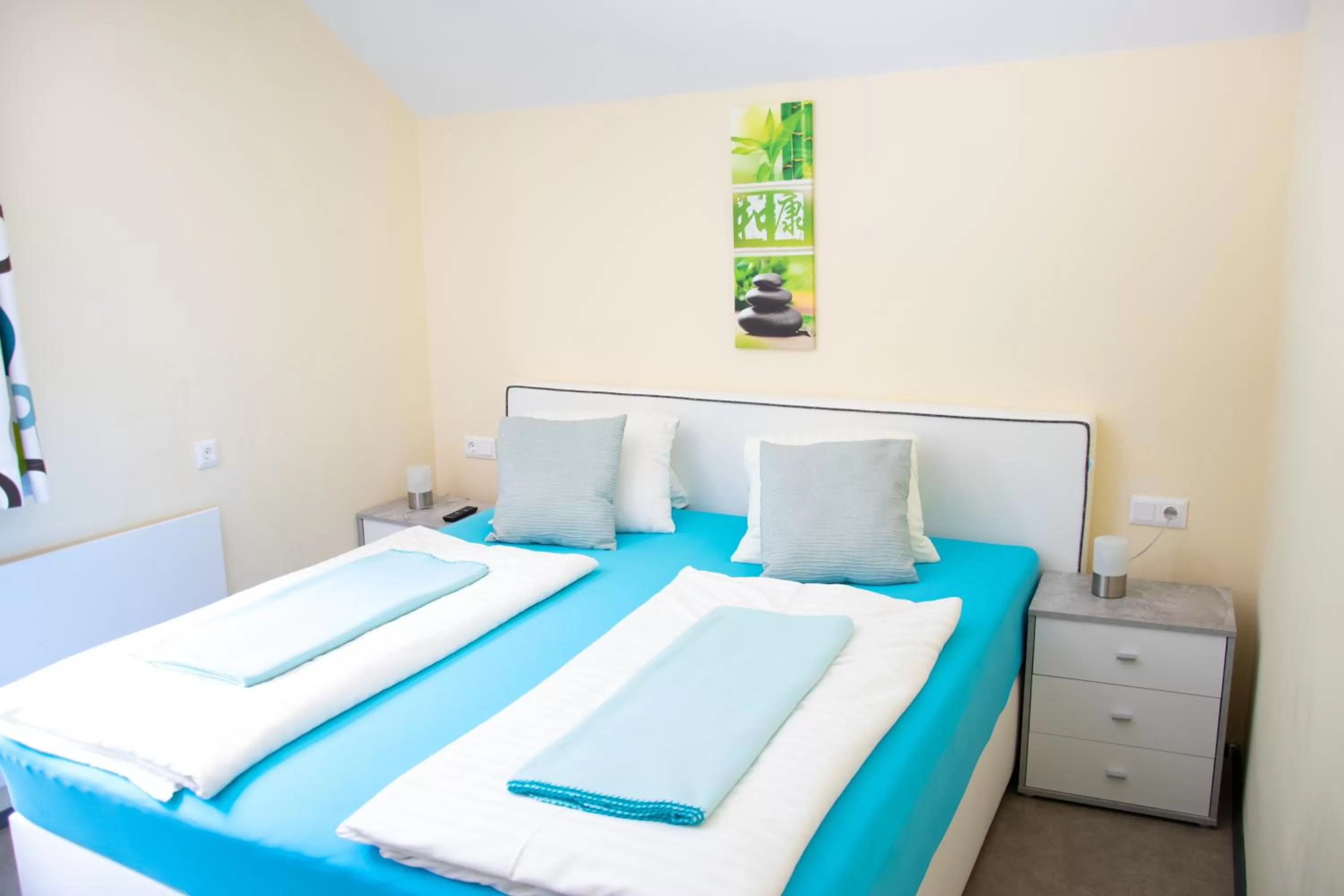 Bedroom, Bed in Strandhotel Burgstaller