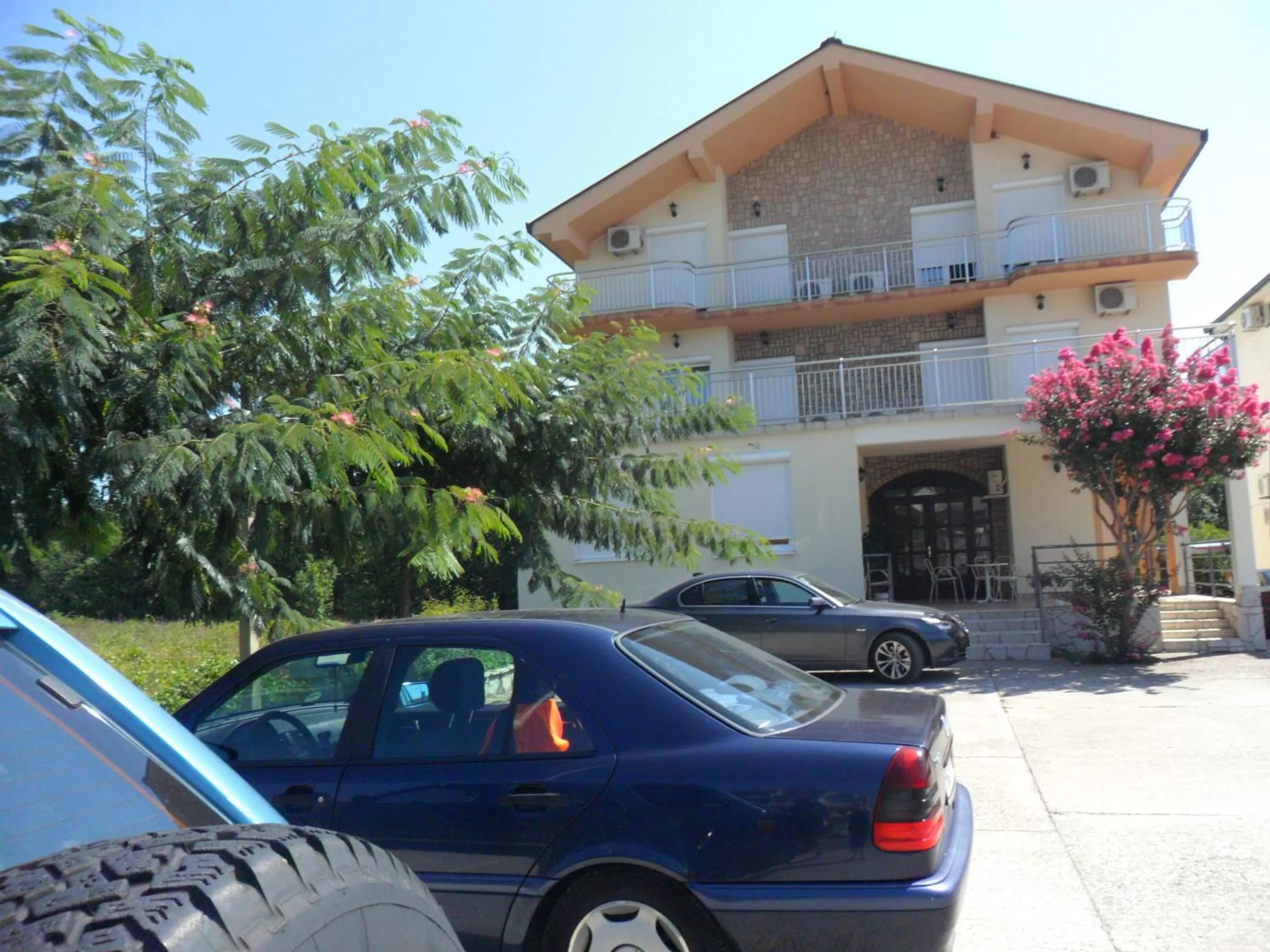 Facade/entrance in Sobe u kucanstvu MBM