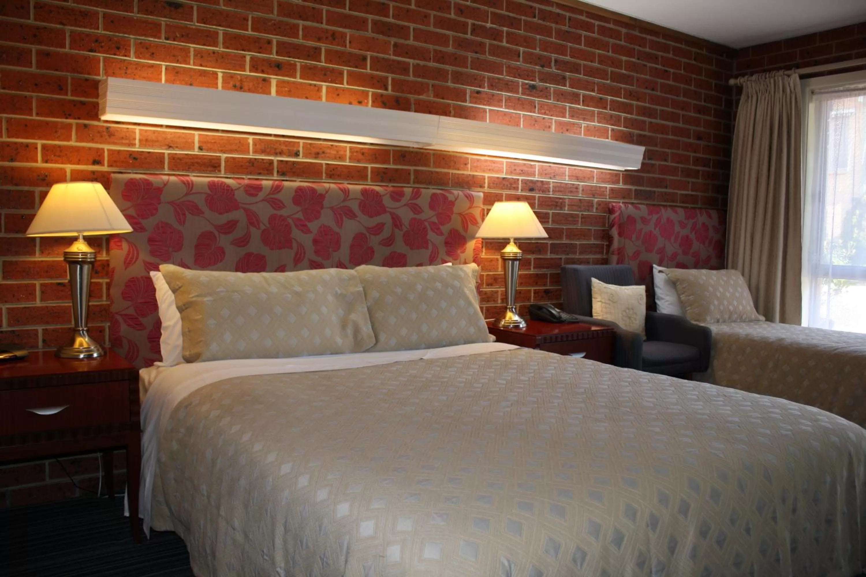 Photo of the whole room in Carnegie Motor Inn