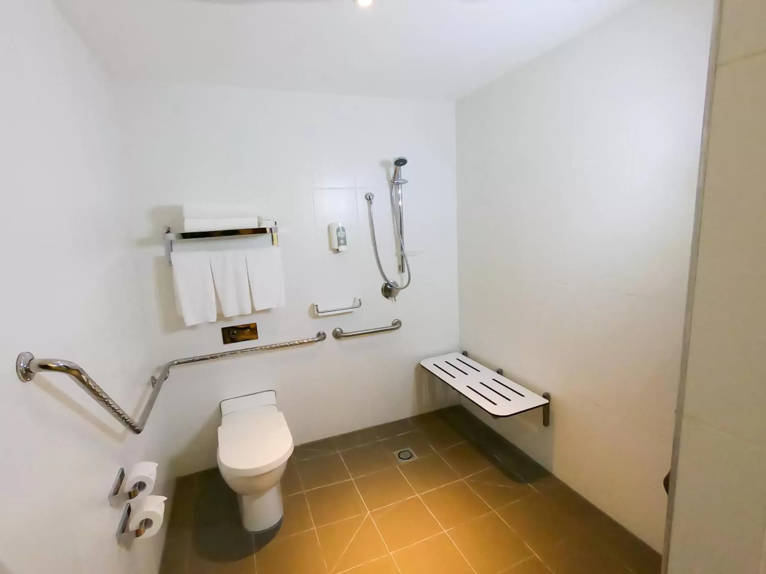 Standard Queen Room - Accessible with Free Breakfast in Holiday Inn Express Port Moresby by IHG Standard Queen Room - Accessible with Free Breakfast in Holiday Inn Express Port Moresby by IHG