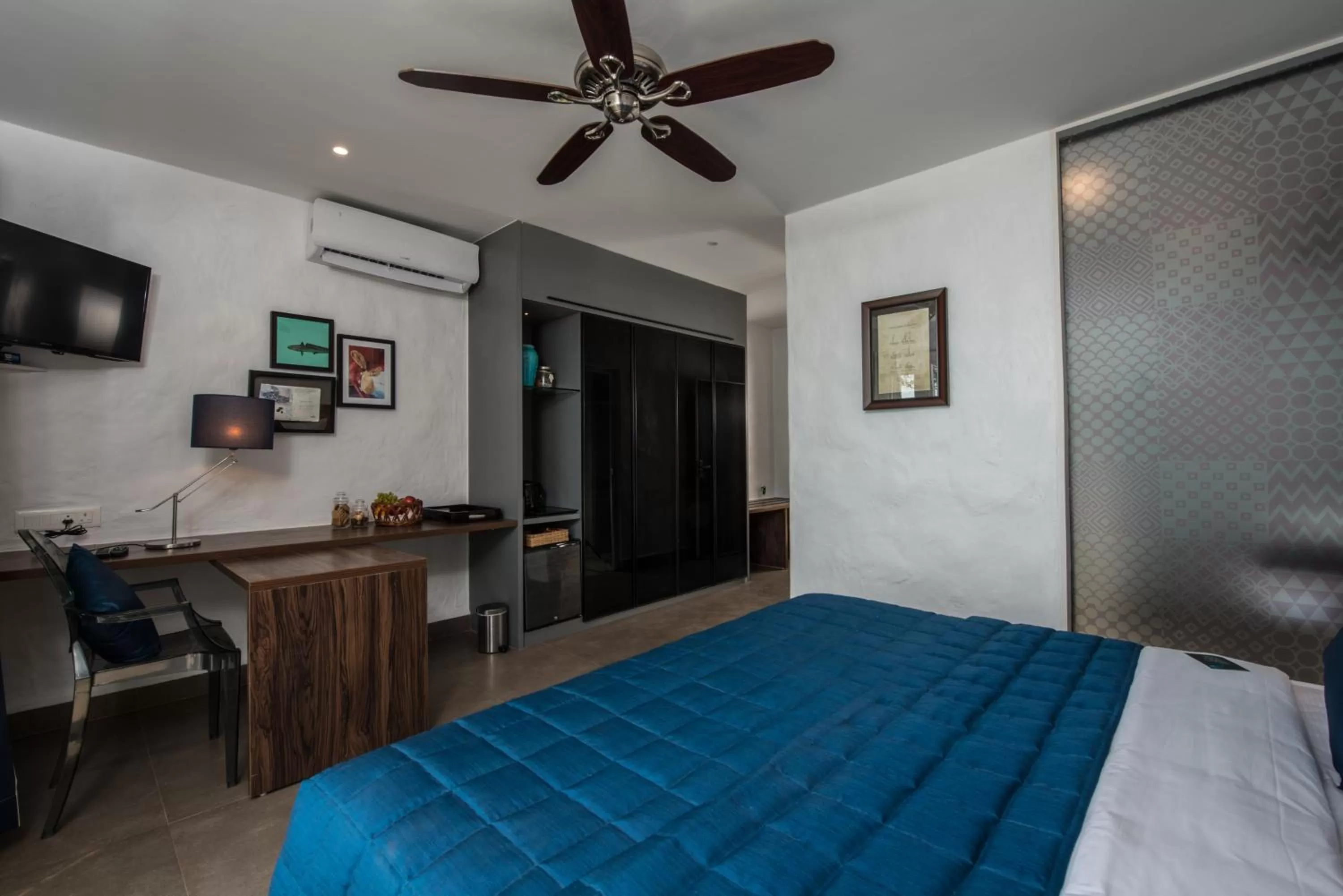 Bed in Cintacor Island Resort