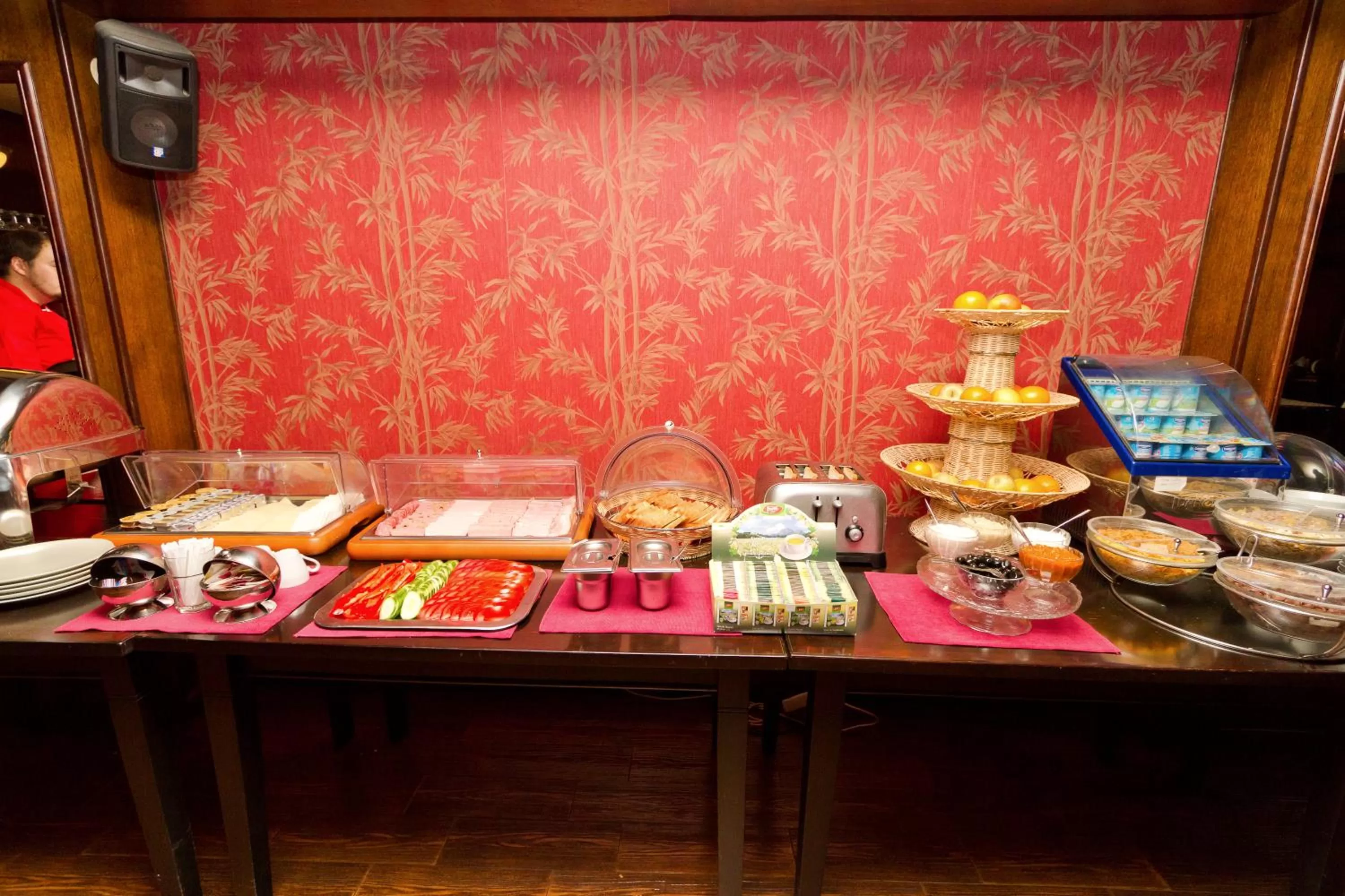 Restaurant/places to eat in Hotel Megalos