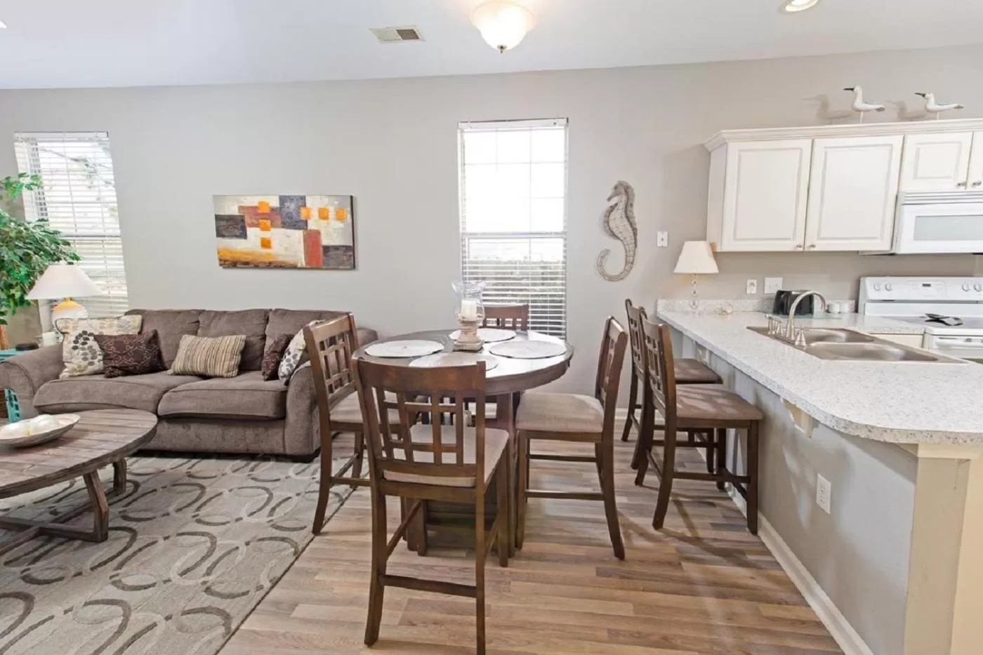 Dining area, Kitchen/Kitchenette in River Oaks Golf Resort