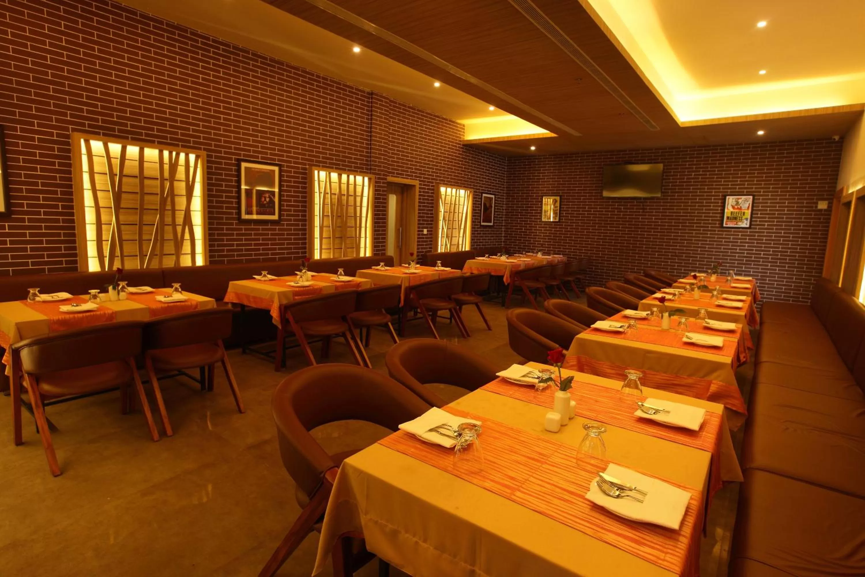 Restaurant/places to eat in Victory Inn Park Residency