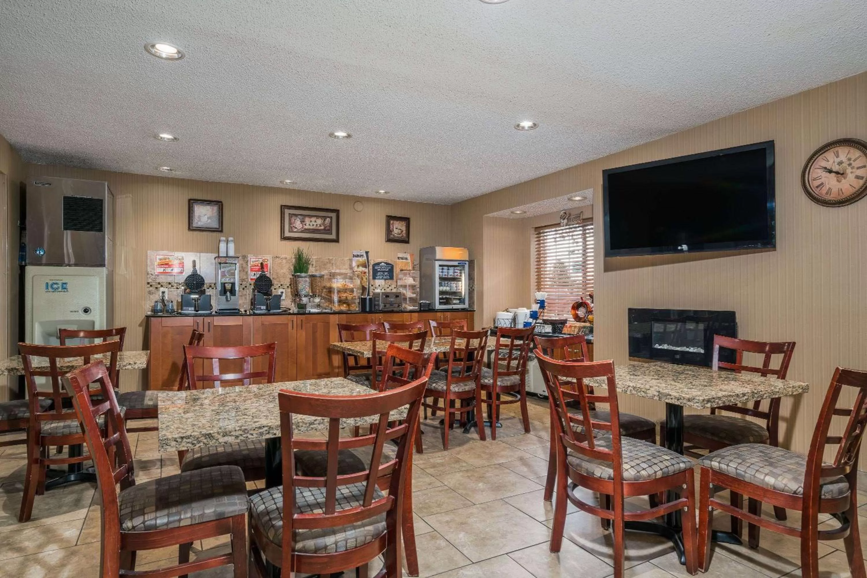 Restaurant/places to eat in Microtel Inn & Suites by Wyndham Rochester North Mayo Clinic