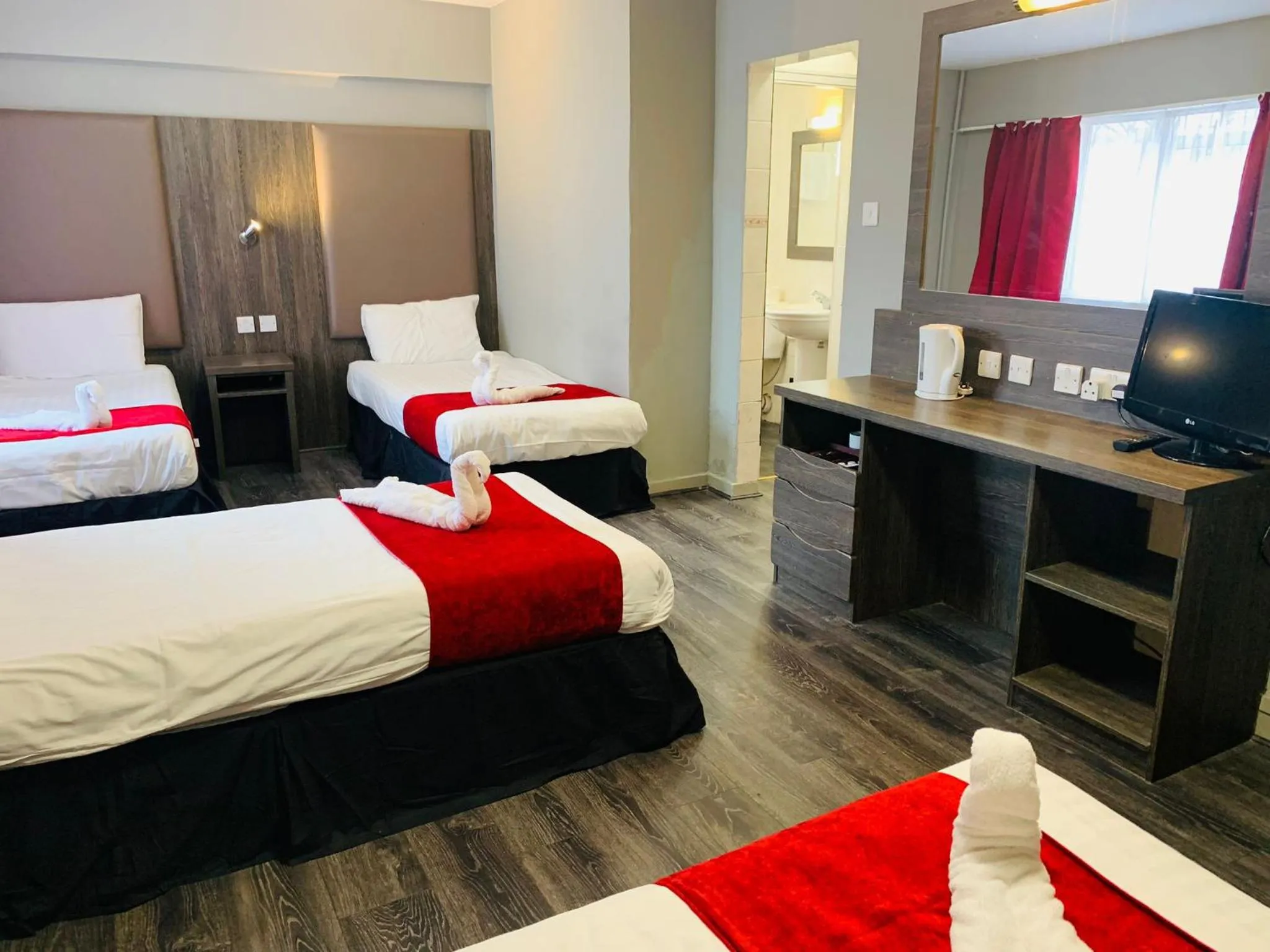 Bedroom, Bed in Hotel Lily