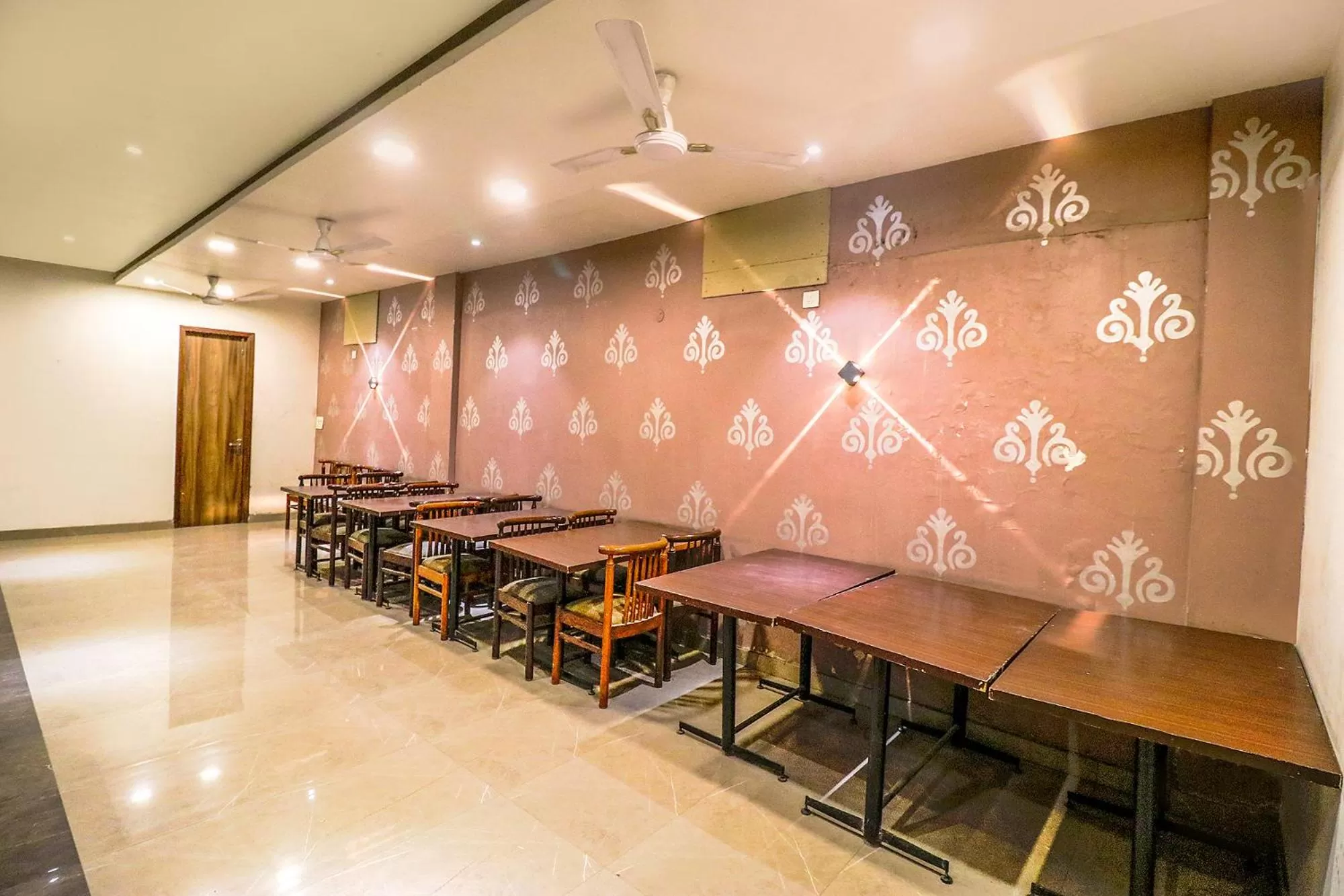 Restaurant/Places to Eat in FabHotel Amritsar Residency