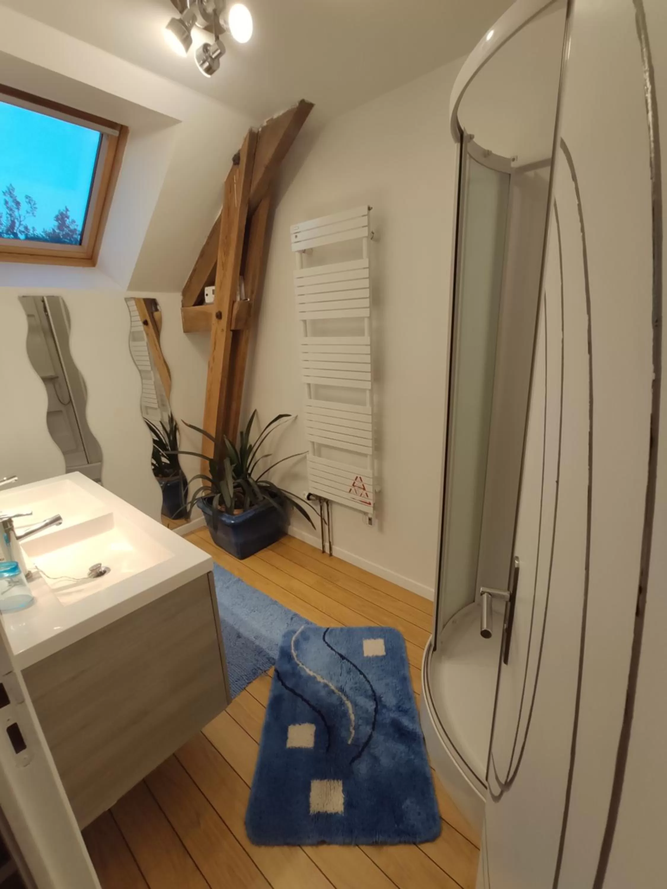 Bathroom in bienvenue chez Joëlle et André au 207