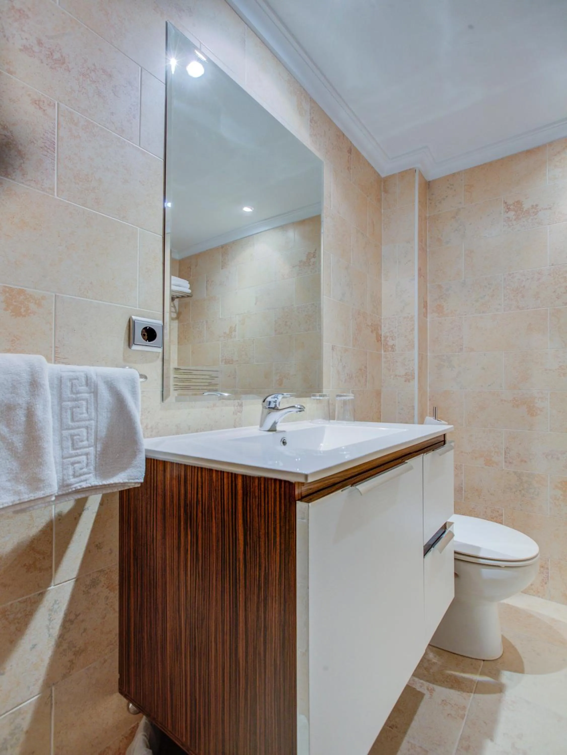 Bathroom in Hotel El Mesón