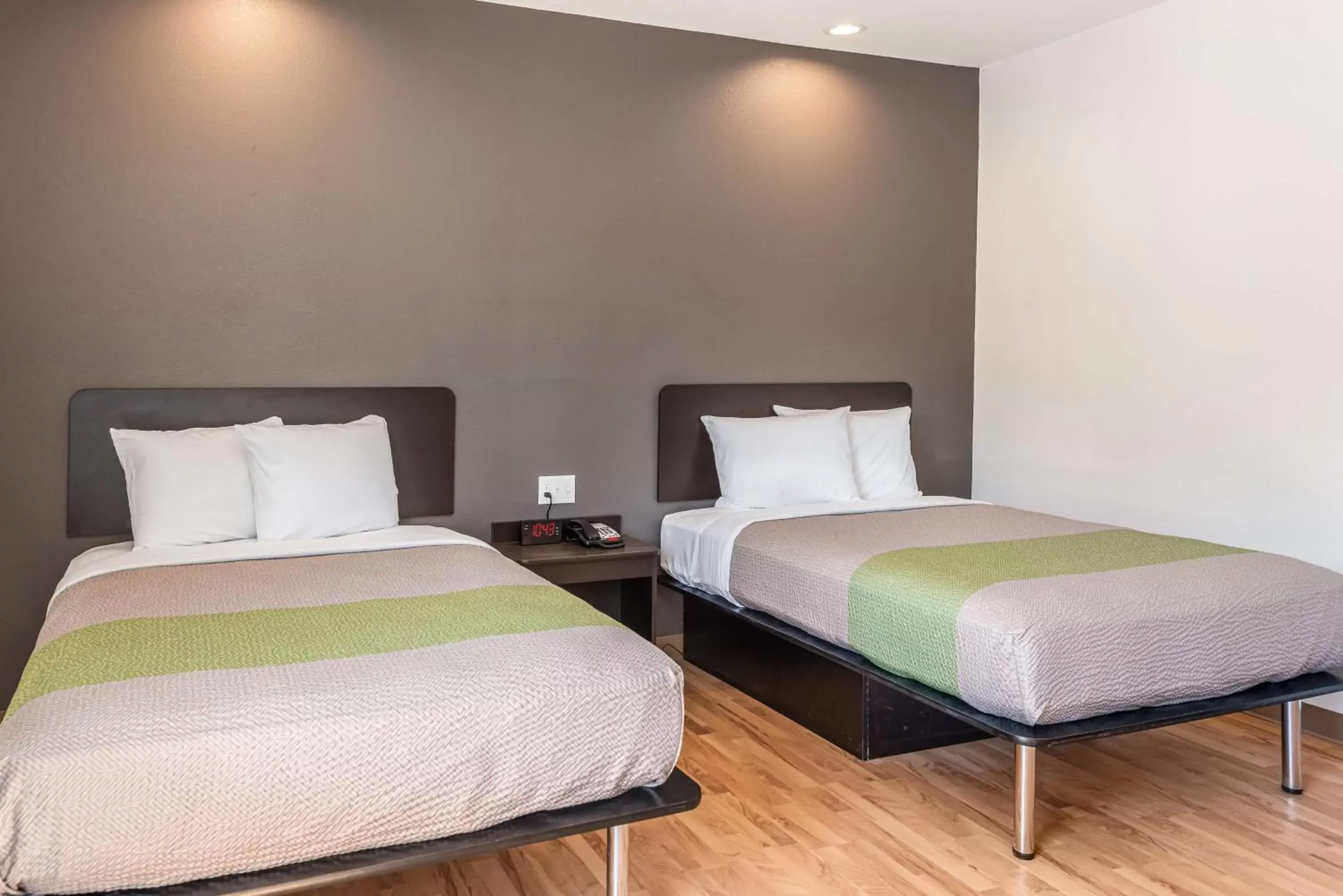 Quadruple Room - Disability Access - Non-Smoking in Studio 6 Lake Charles Quadruple Room - Disability Access - Non-Smoking in Studio 6 Lake Charles