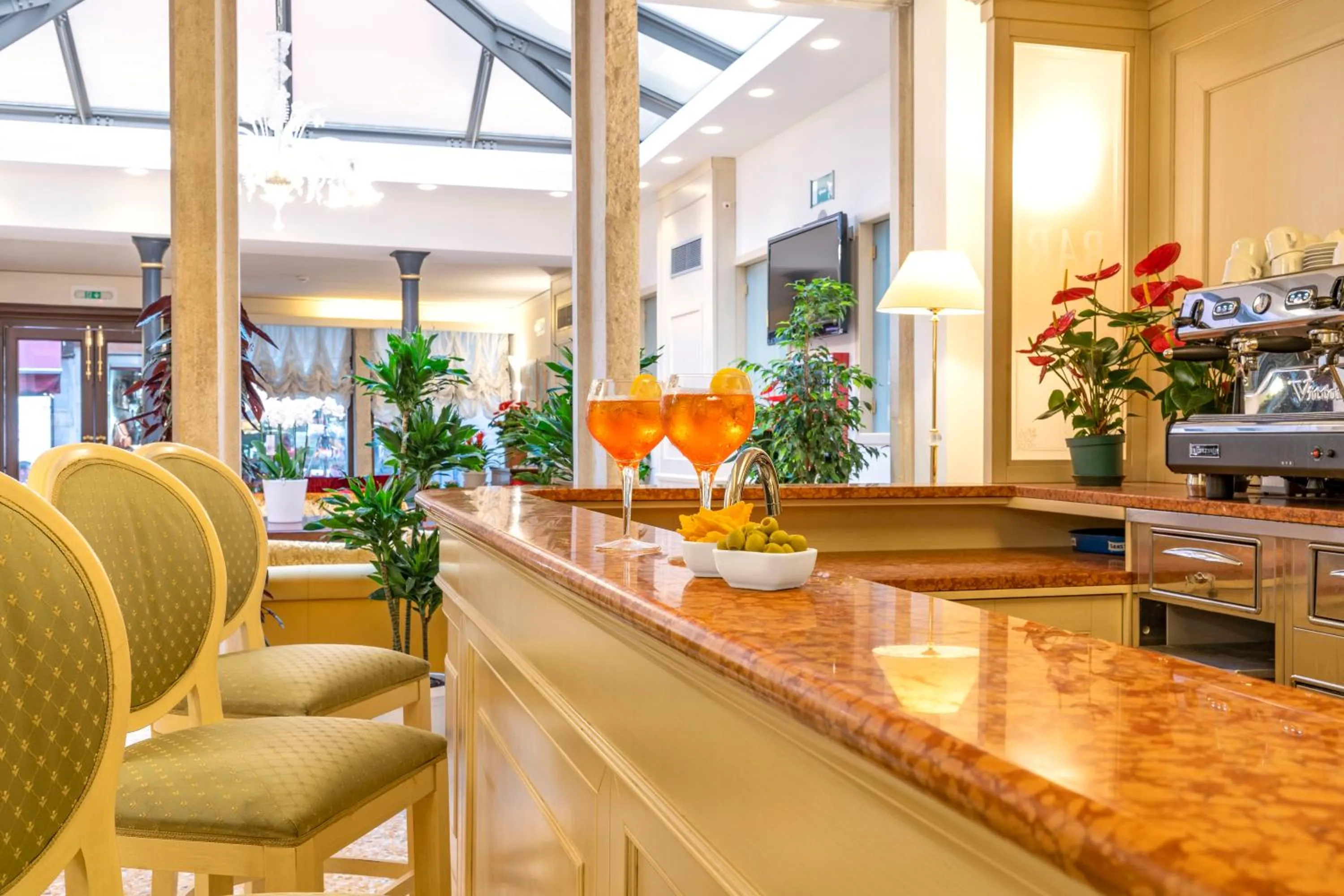 Lounge or bar in Hotel Bella Venezia