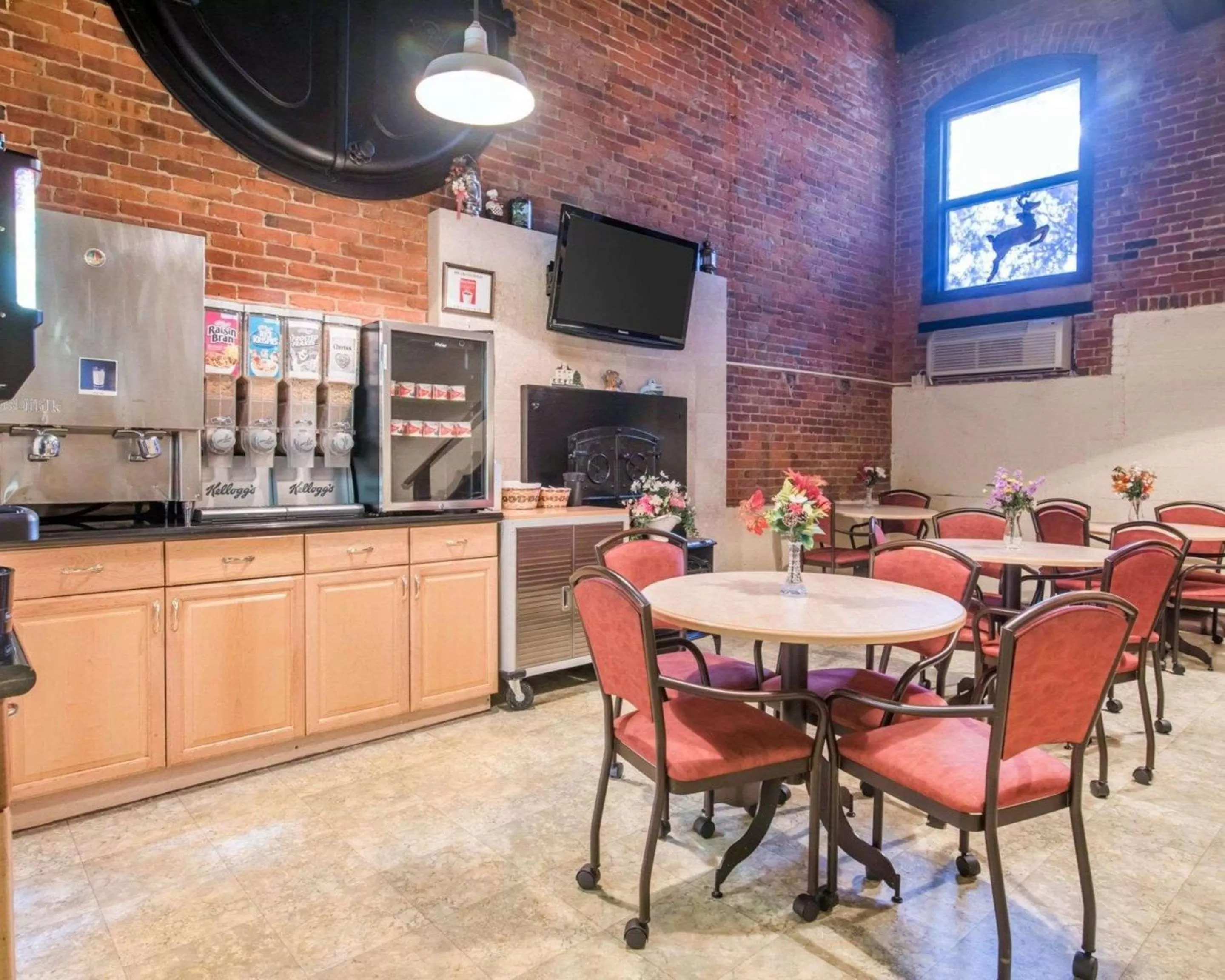 Restaurant/places to eat in Econo Lodge Manchester