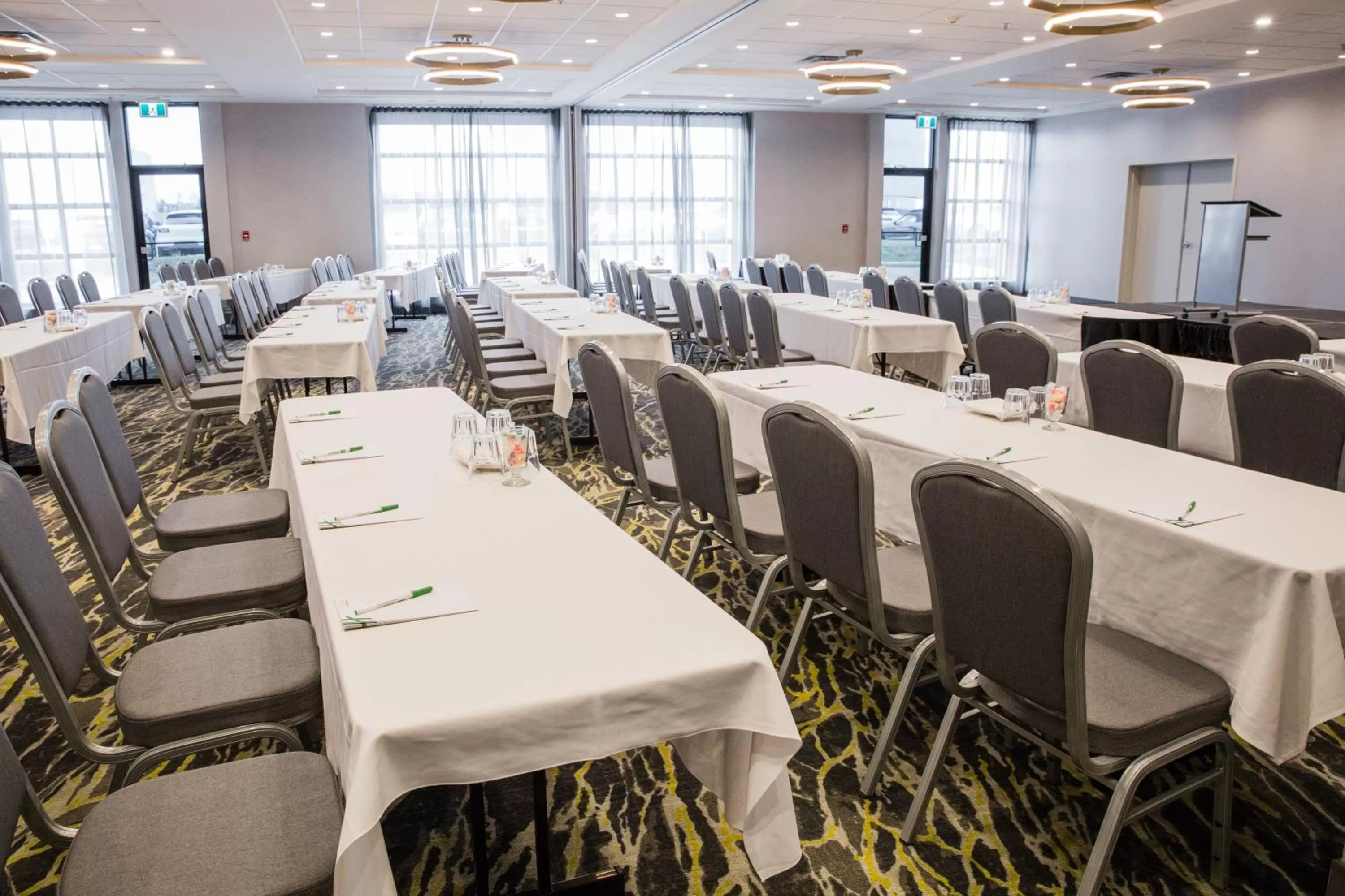 Meeting/conference room in Holiday Inn Hotel & Suites Calgary South - Conference Ctr by IHG