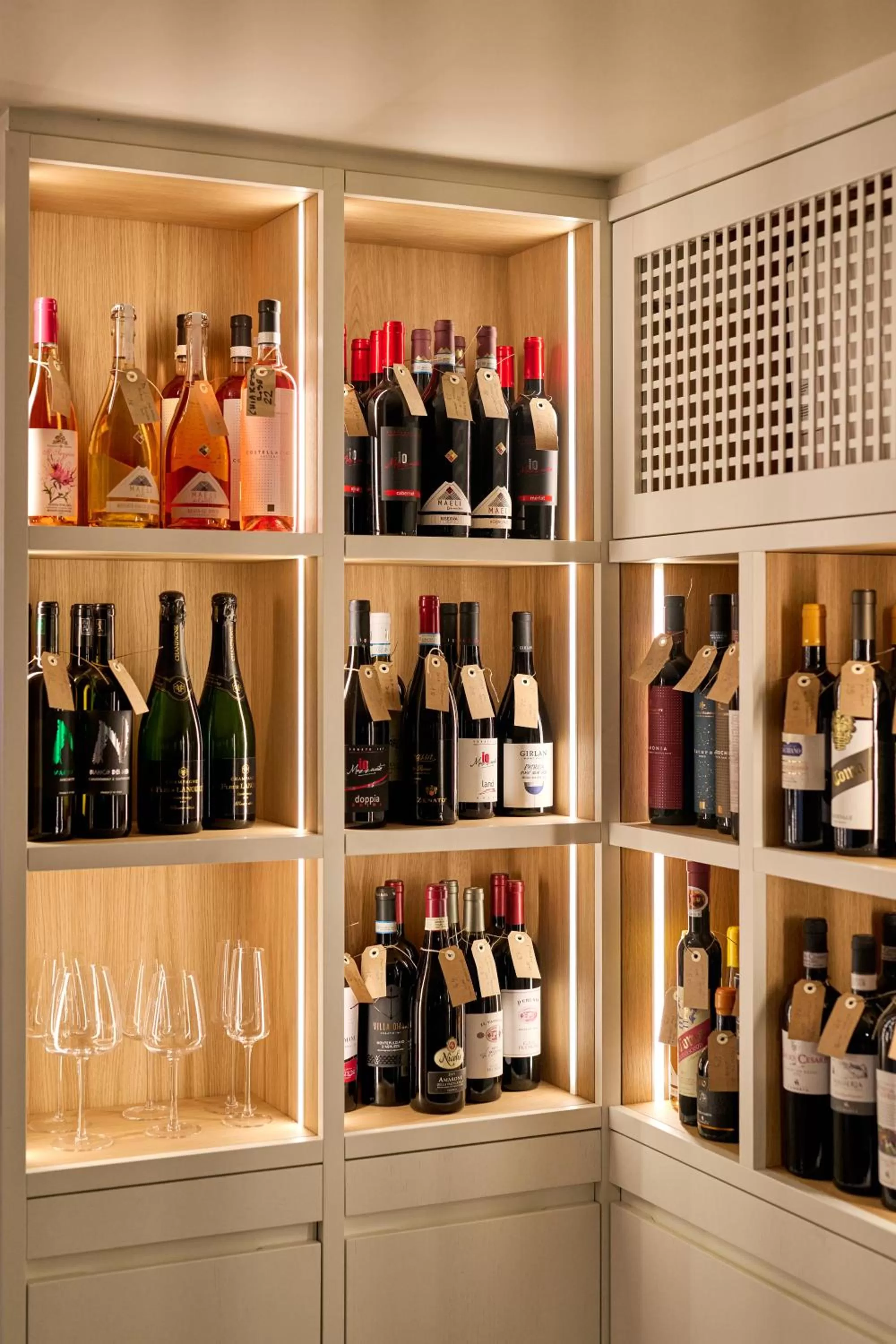 Restaurant/places to eat in Like Home Boutique Hotel