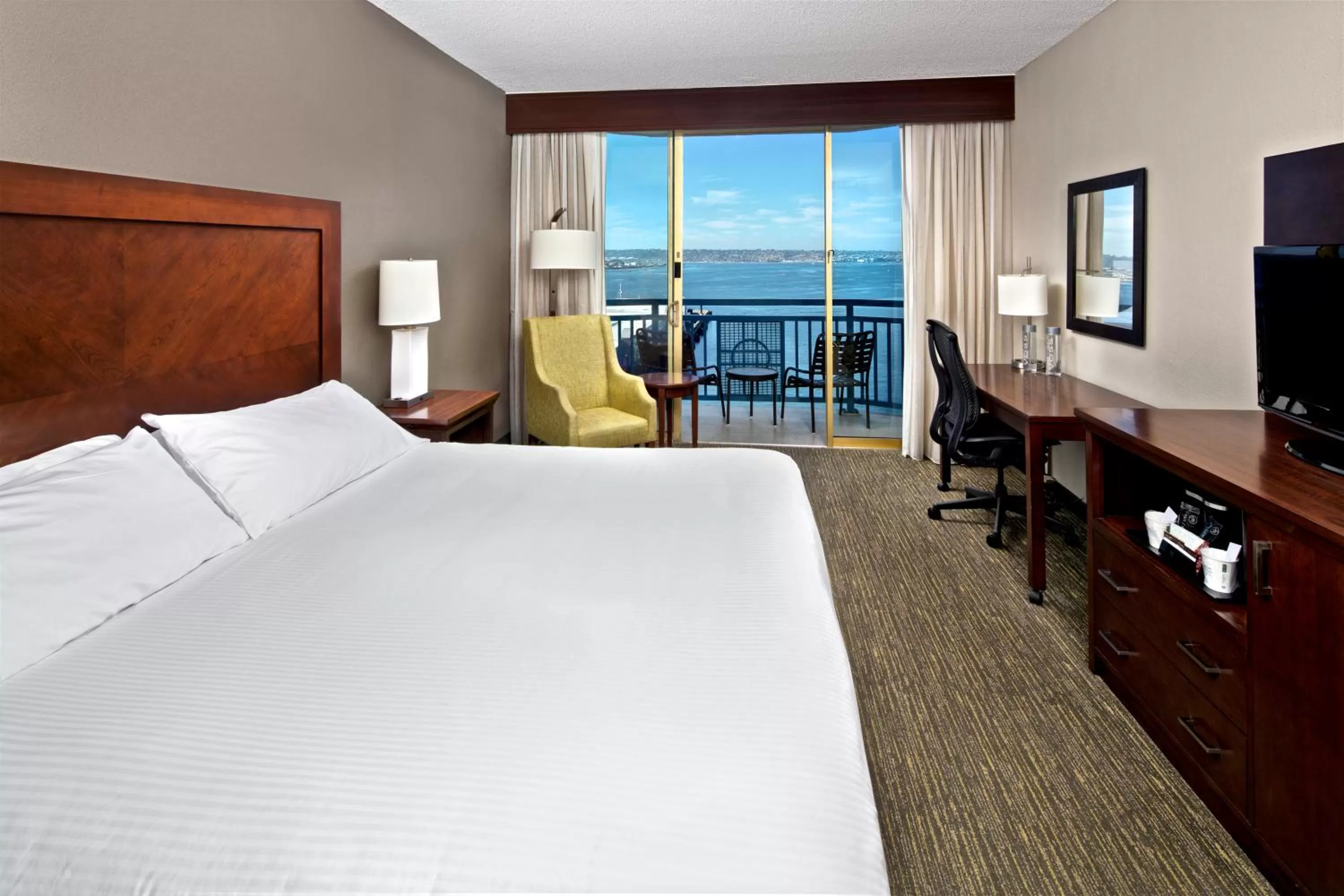 Balcony/Terrace, Bed in Wyndham San Diego Bayside