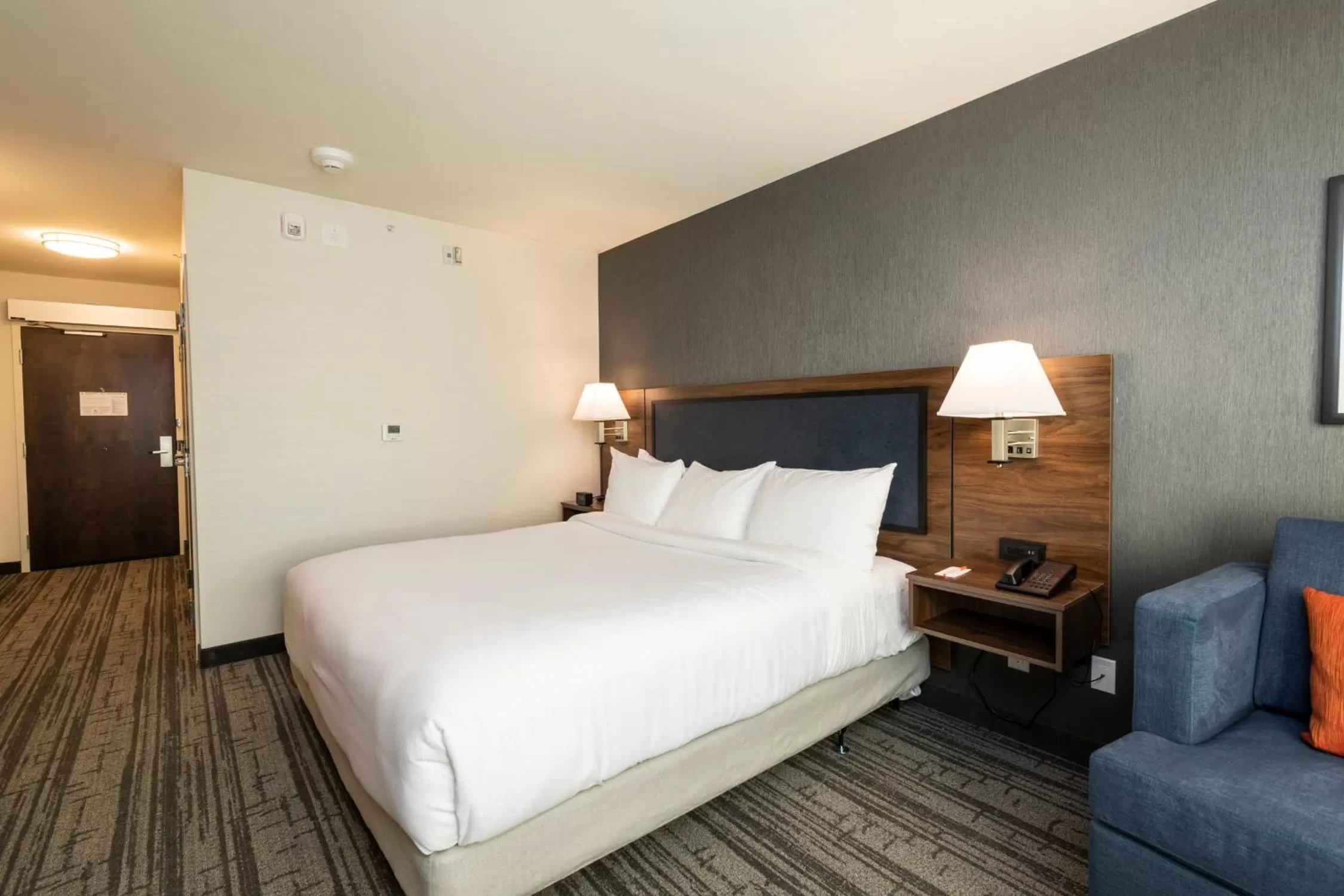 Photo of the whole room, Bed in Comfort Inn & Suites