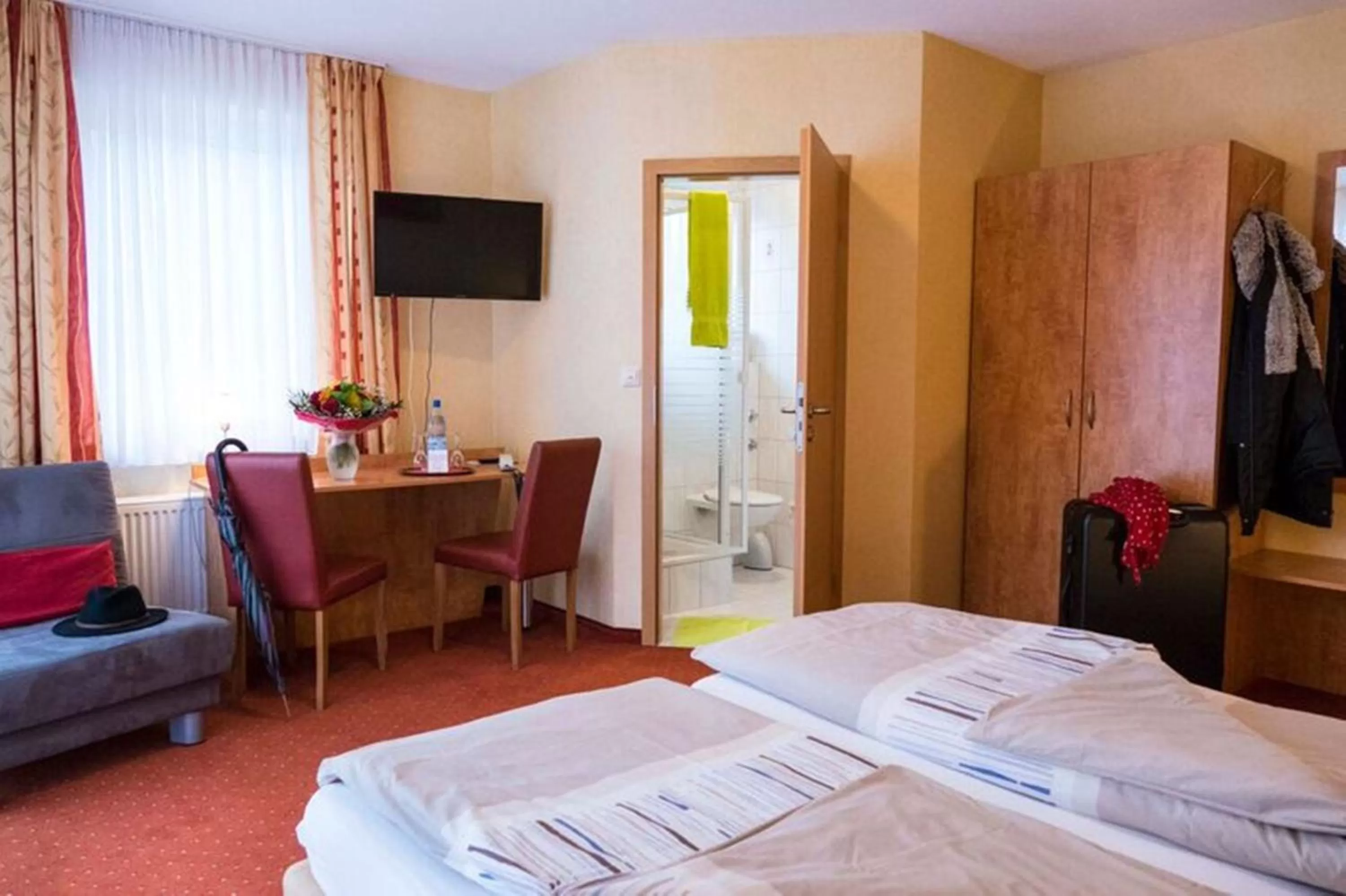 Photo of the whole room, Bed in Hotel Landgasthof Lell
