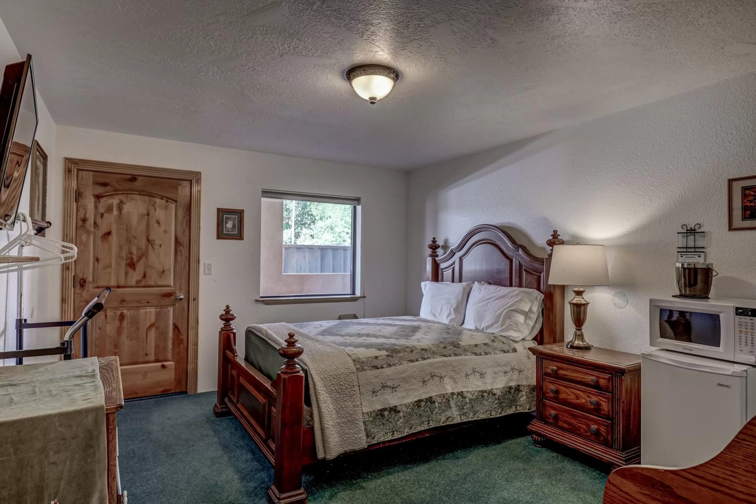 Bed in THE SNUGGLE INN