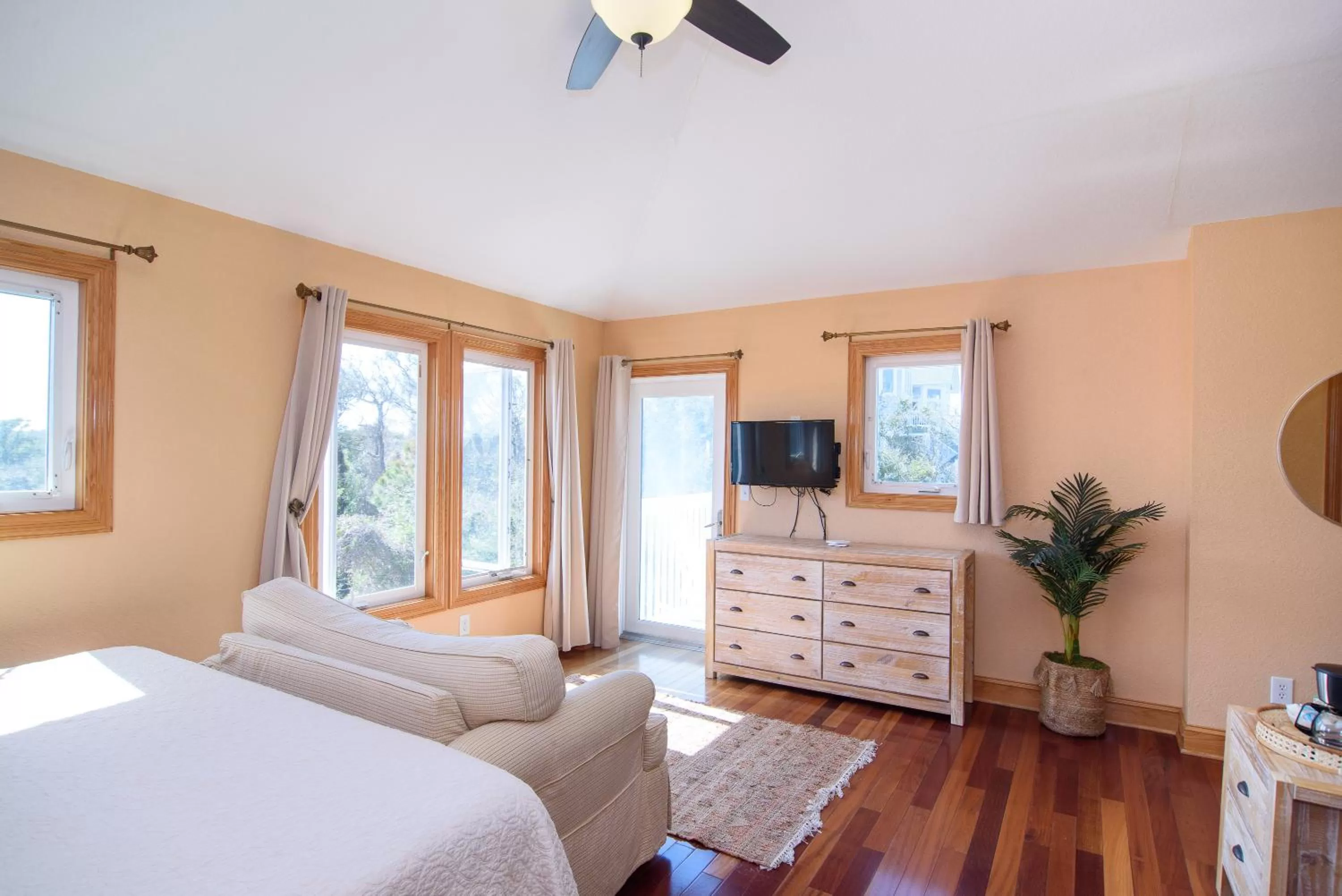 TV and multimedia, Bed in The Inn on Pamlico Sound