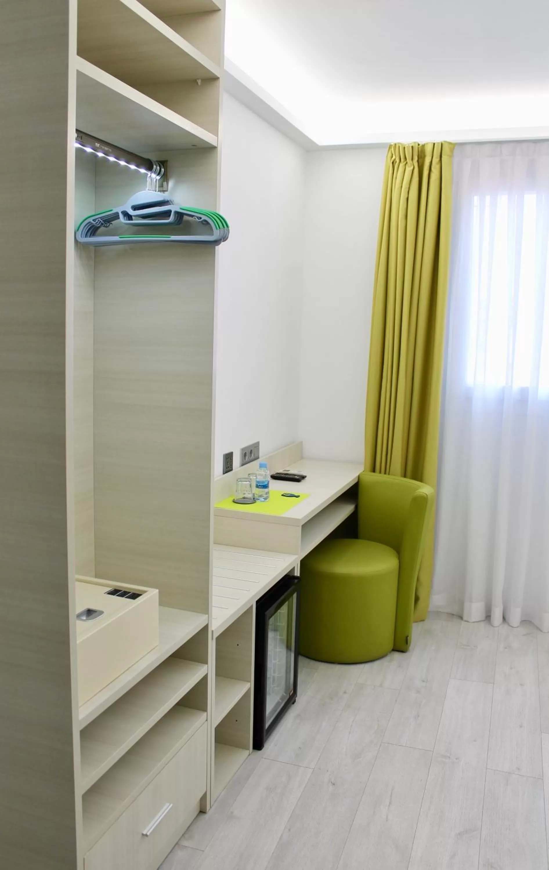 Photo of the whole room in Rambla Alicante