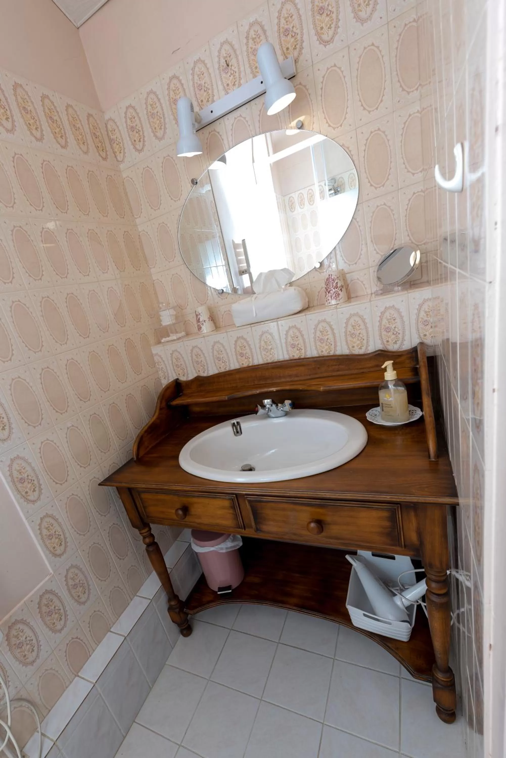 Bathroom in Chambres d'hôtes de charme au REFUGE DU PEINTRE prés de St Emilion