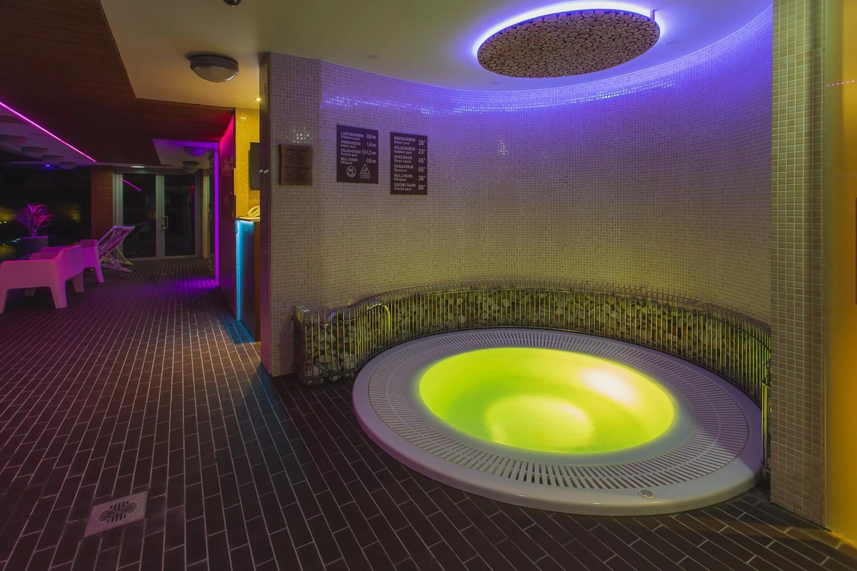 Hot Tub in Johan Design & SPA Hotel