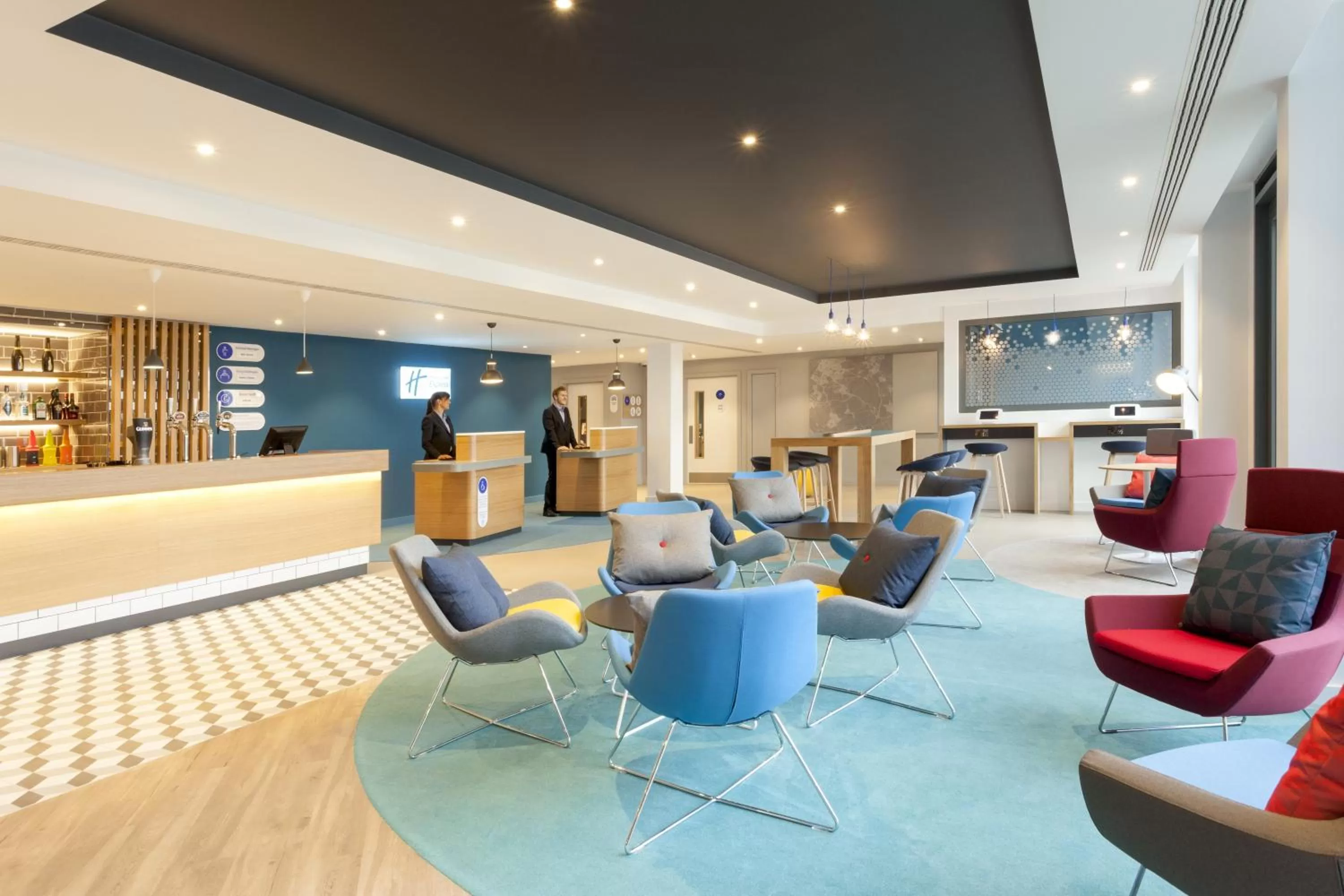 Restaurant/places to eat in Holiday Inn Express St. Albans - M25, Jct.22