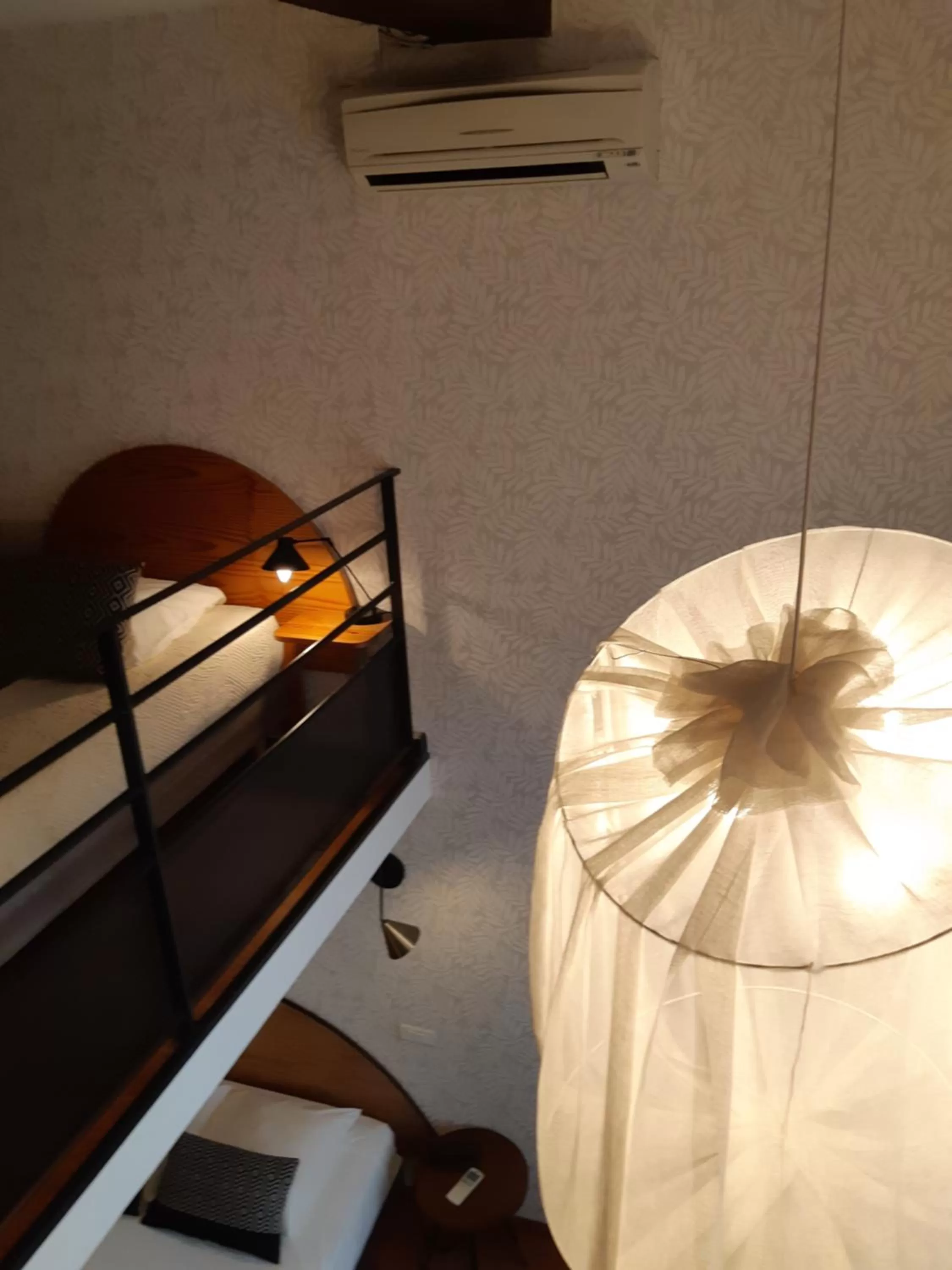 Decorative detail, Bed in Hôtel Des Arts, Artisanal et Indépendant