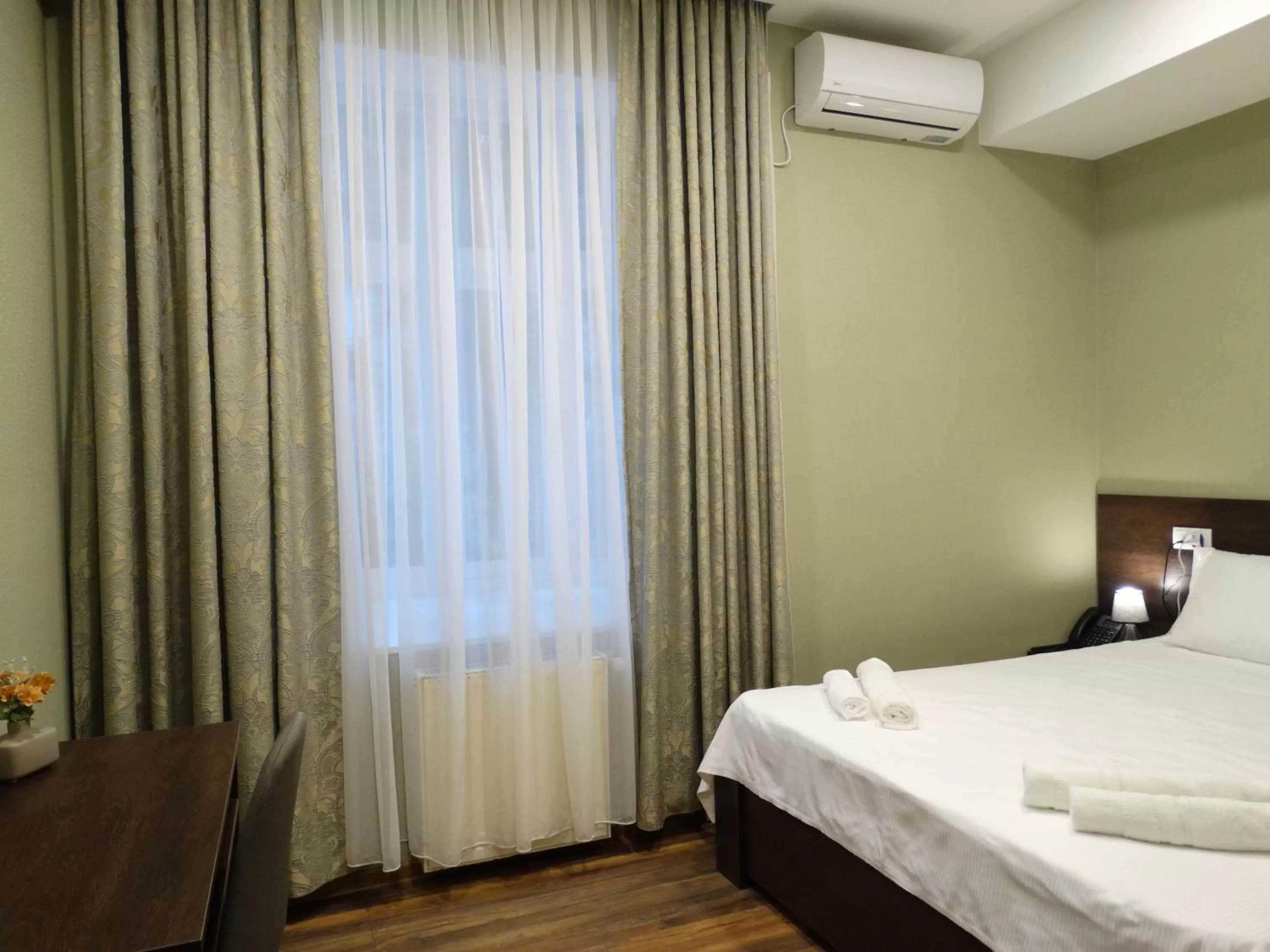 Photo of the whole room, Bed in Hotel Boutique IVERIA