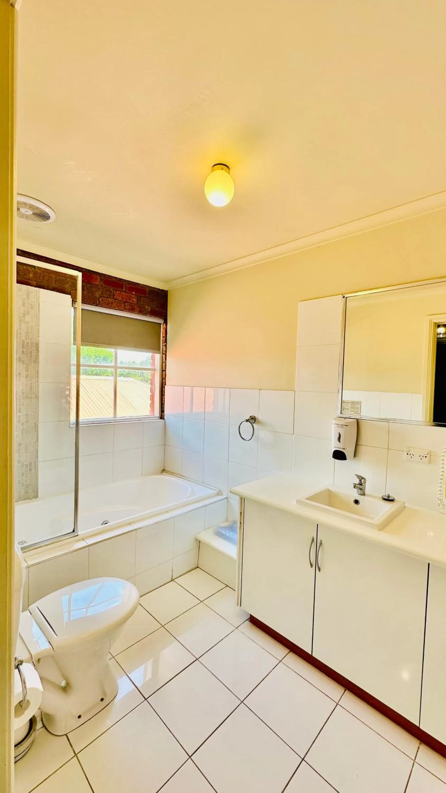 Early Australian Motor Inn