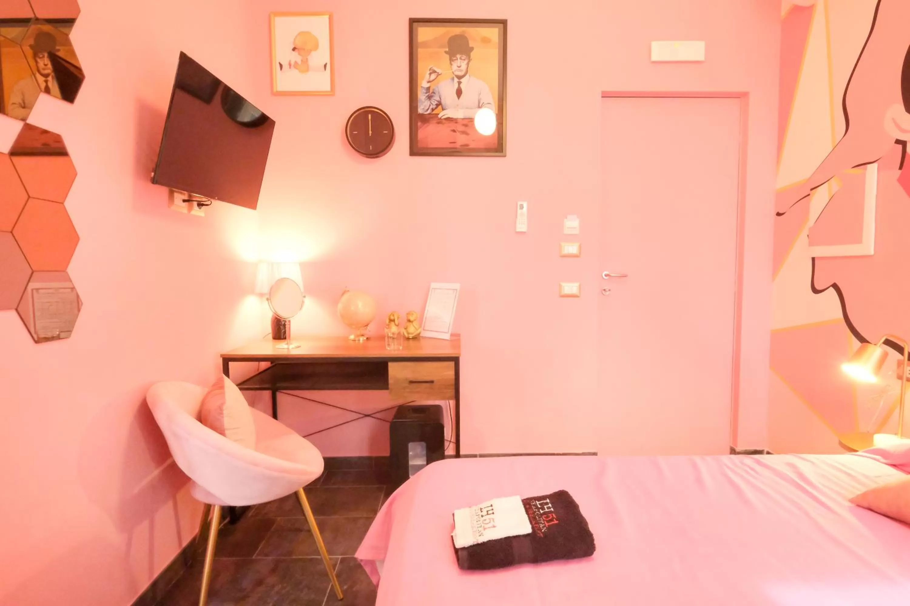 Bedroom, Bed in LH51 B&B