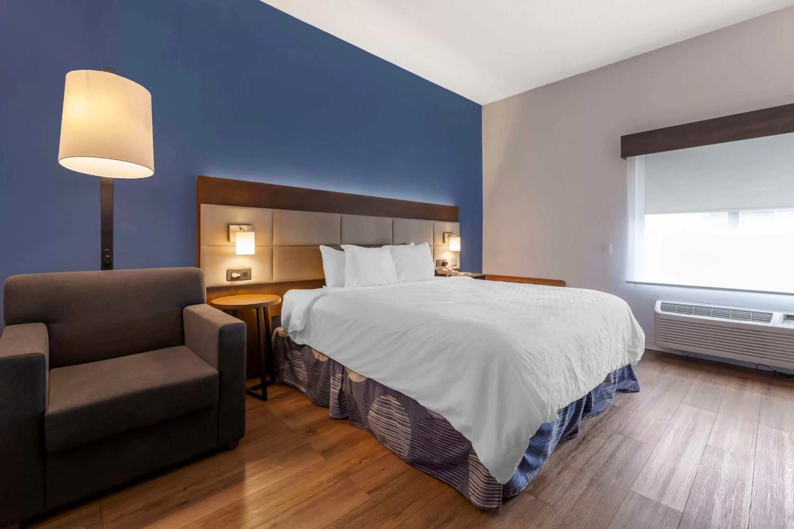 Bedroom, Bed in Best Western Sycamore Inn