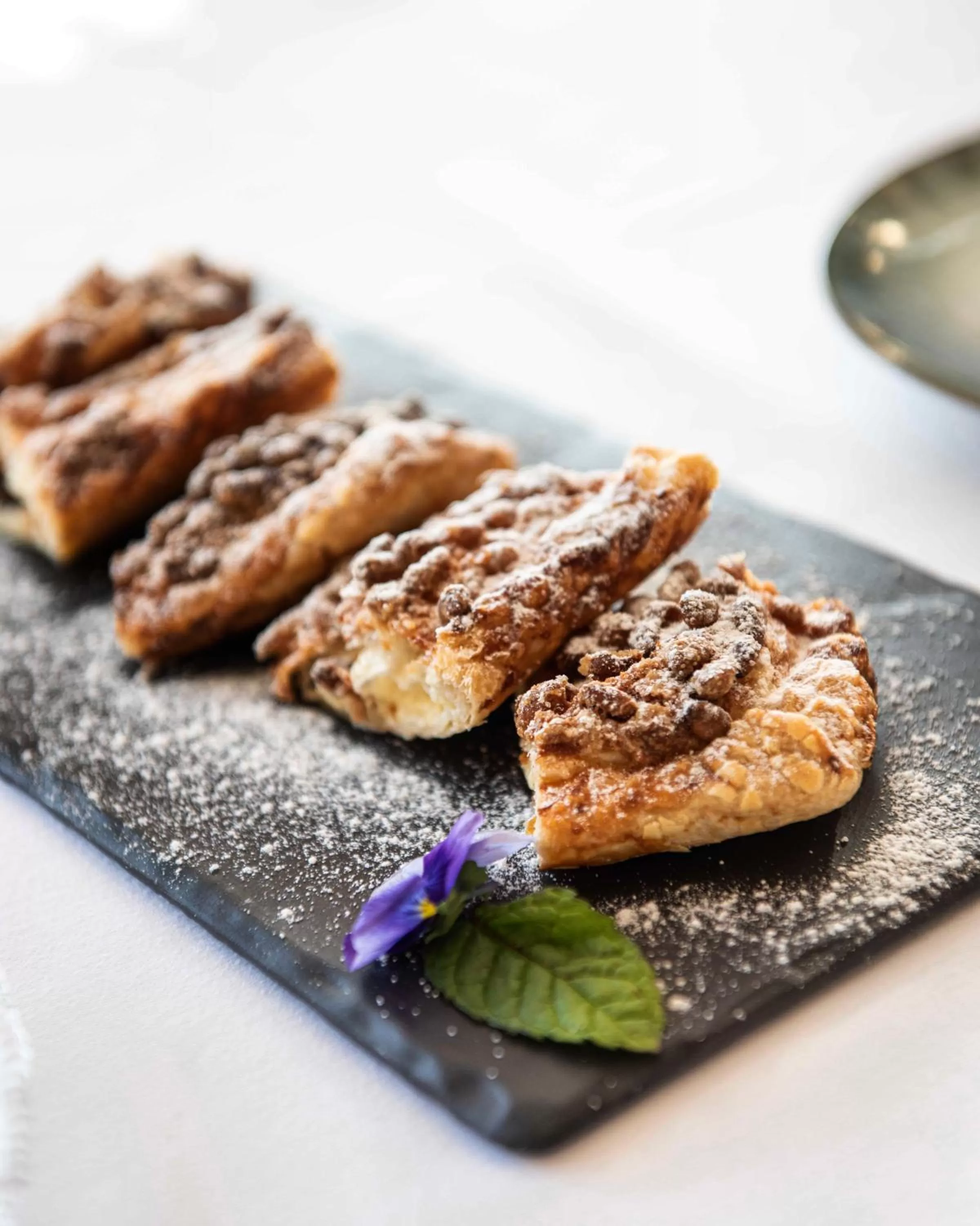 Restaurant/places to eat in Hostal de la Plaça - Hotel Boutique