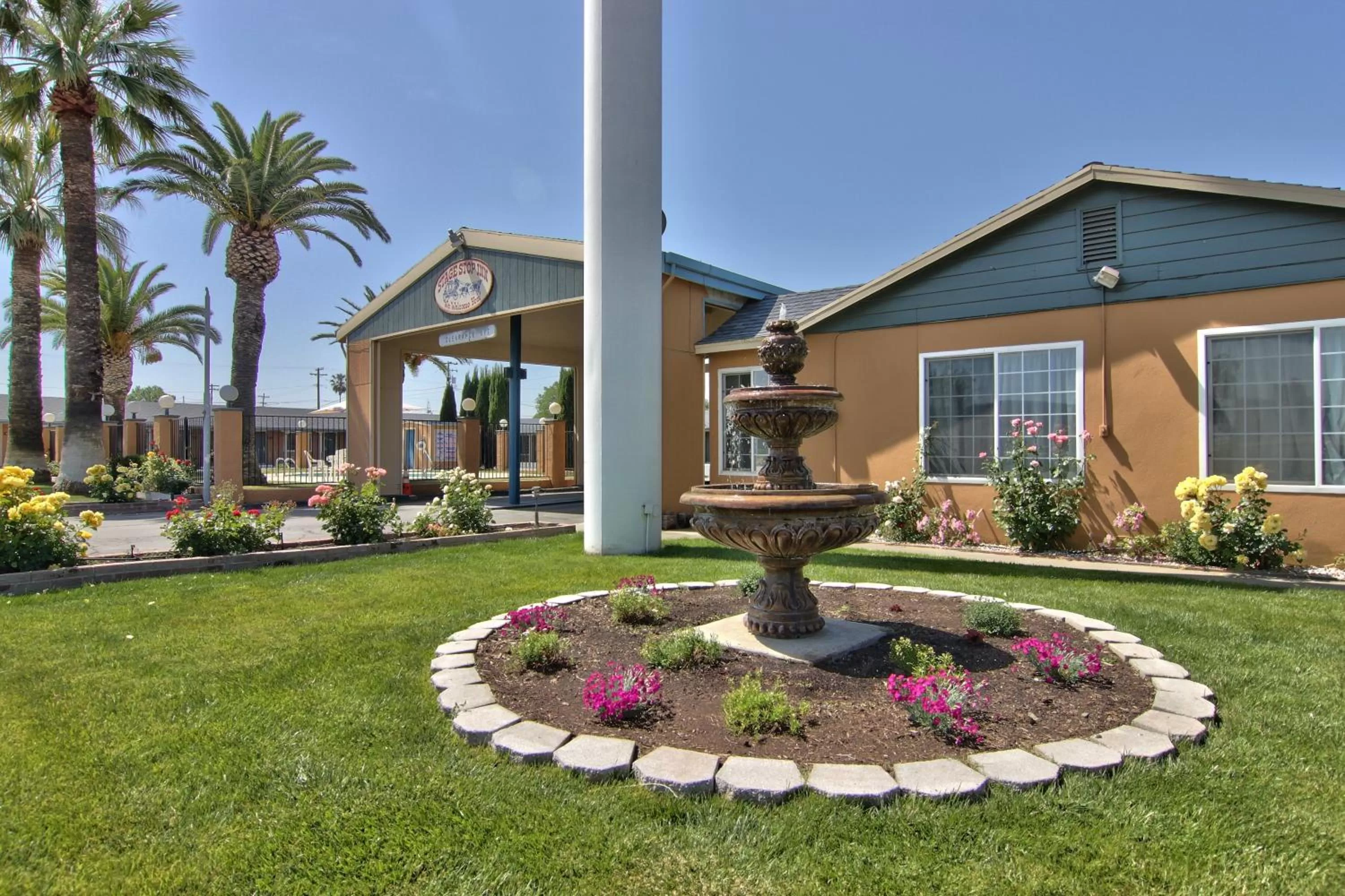 Facade/entrance in Stage Stop Inn Williams