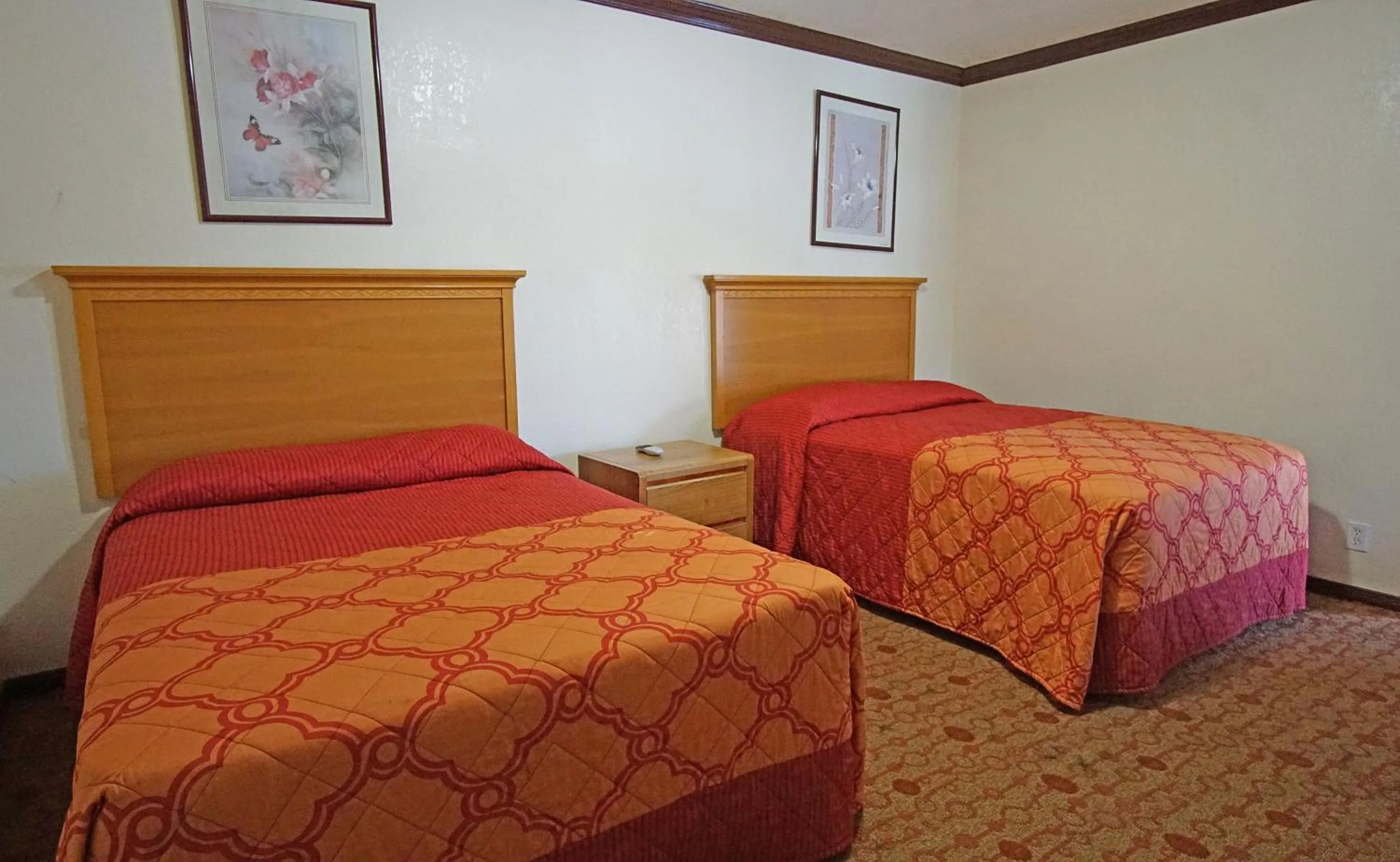 Bed in Rosa Bell Motel - Los Angeles