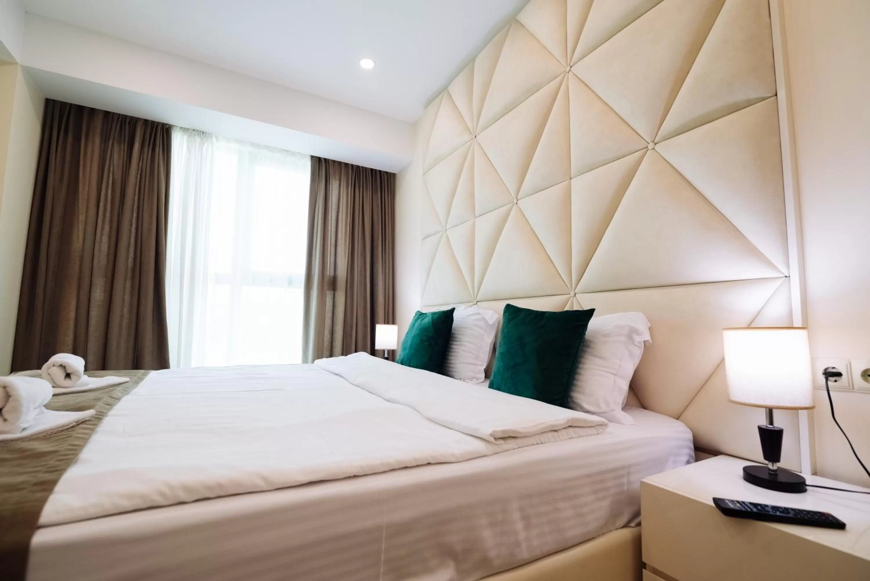 View (from property/room), Bed in Royal Plaza Hotel