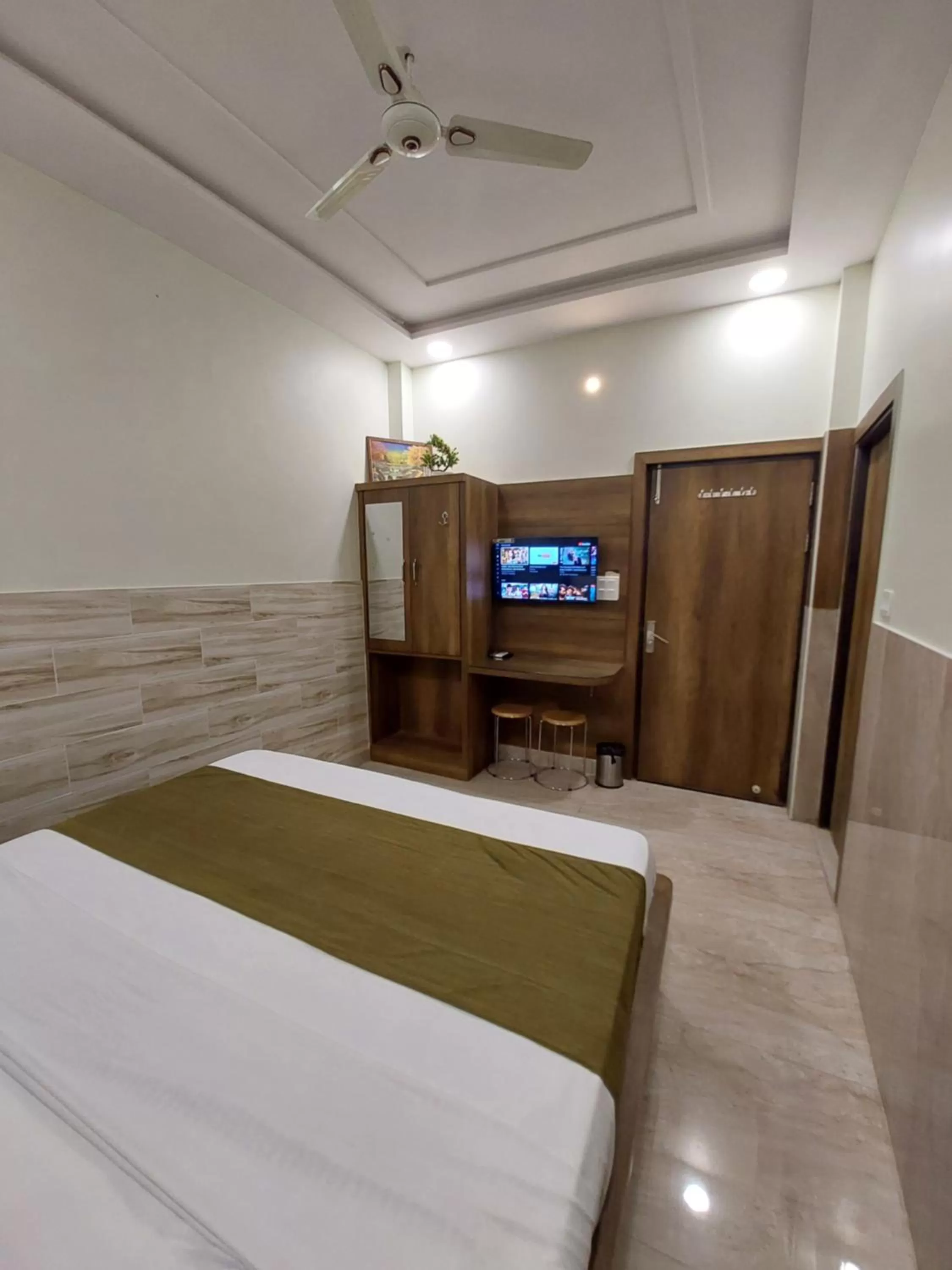 TV and multimedia, Bed in Taj Nice Point Manage by Taj Sunrise Group