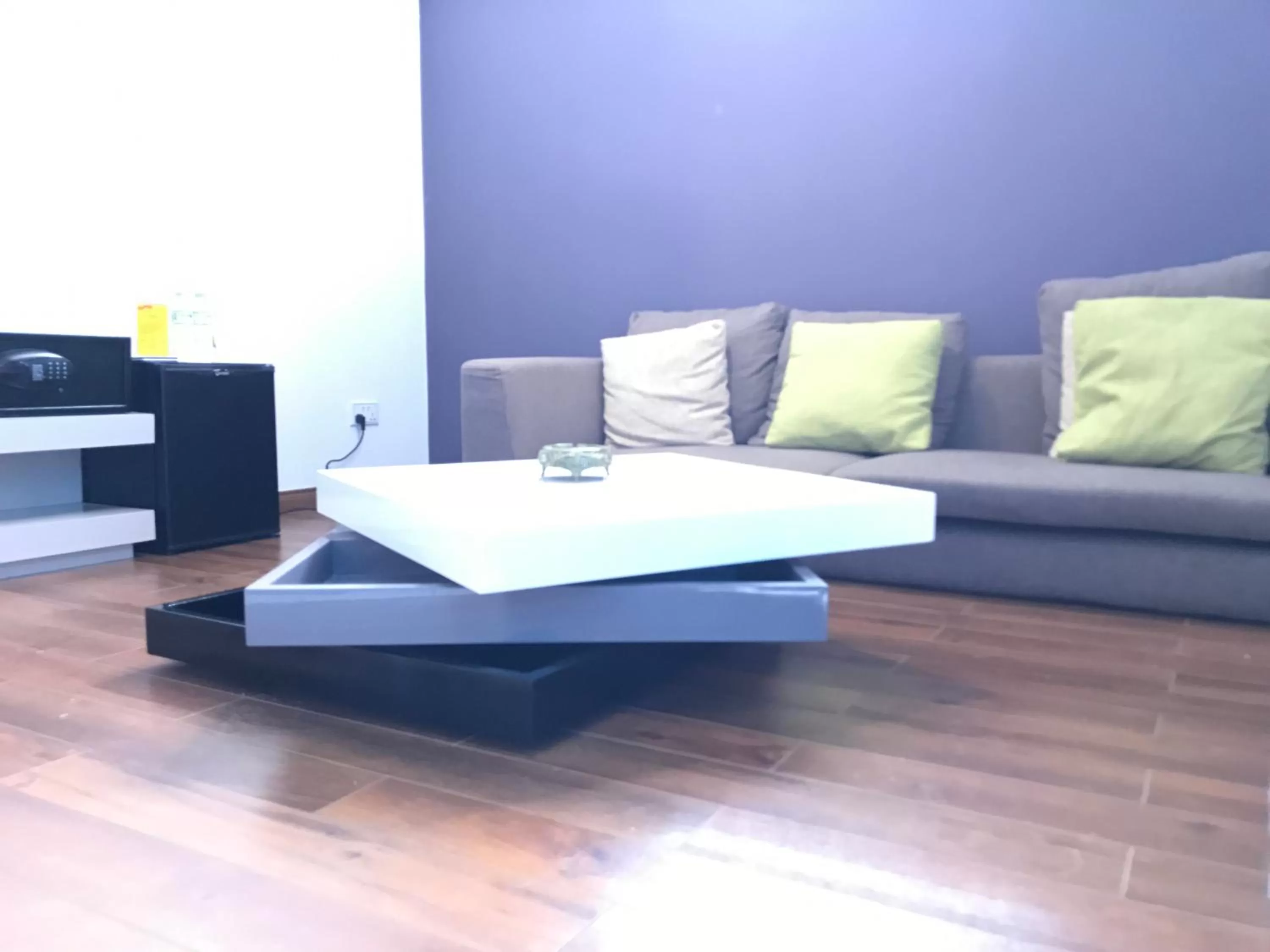 Seating area in Benny's City Hotel