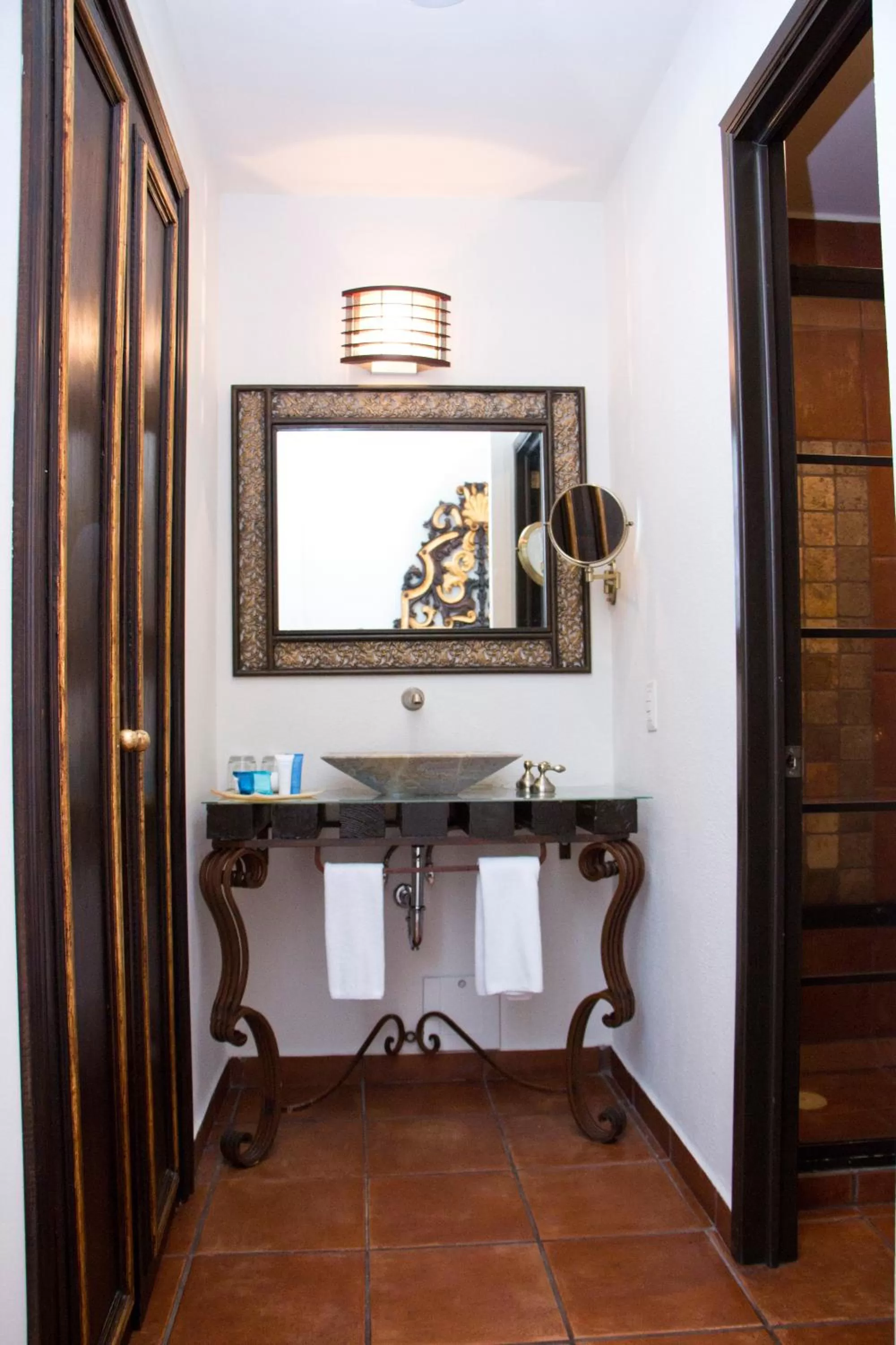 Bathroom in Hotel Herencia By Hosting House