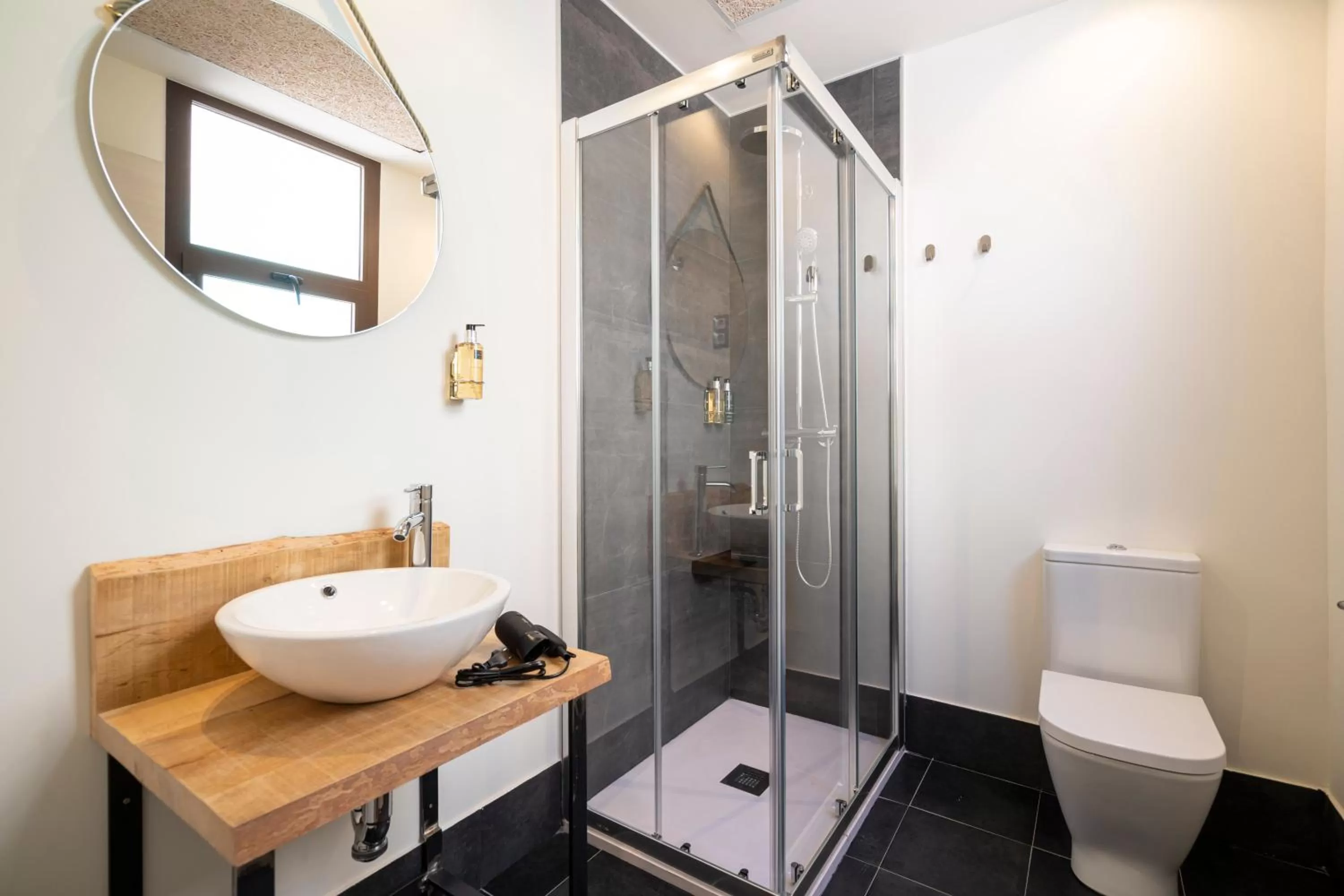 Bathroom in Dobo Azacanes Hostal