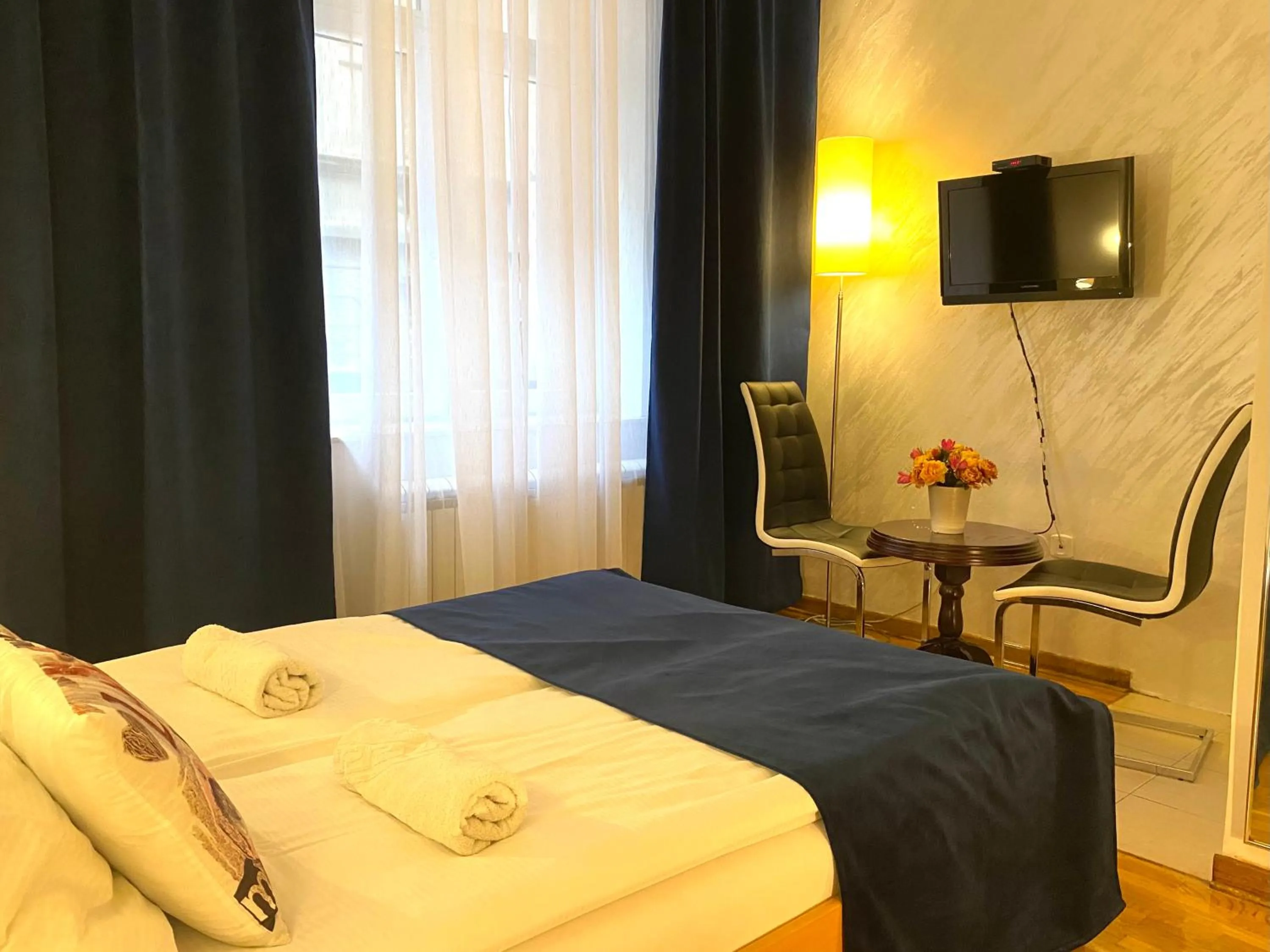 TV and multimedia, Bed in Villa Forever