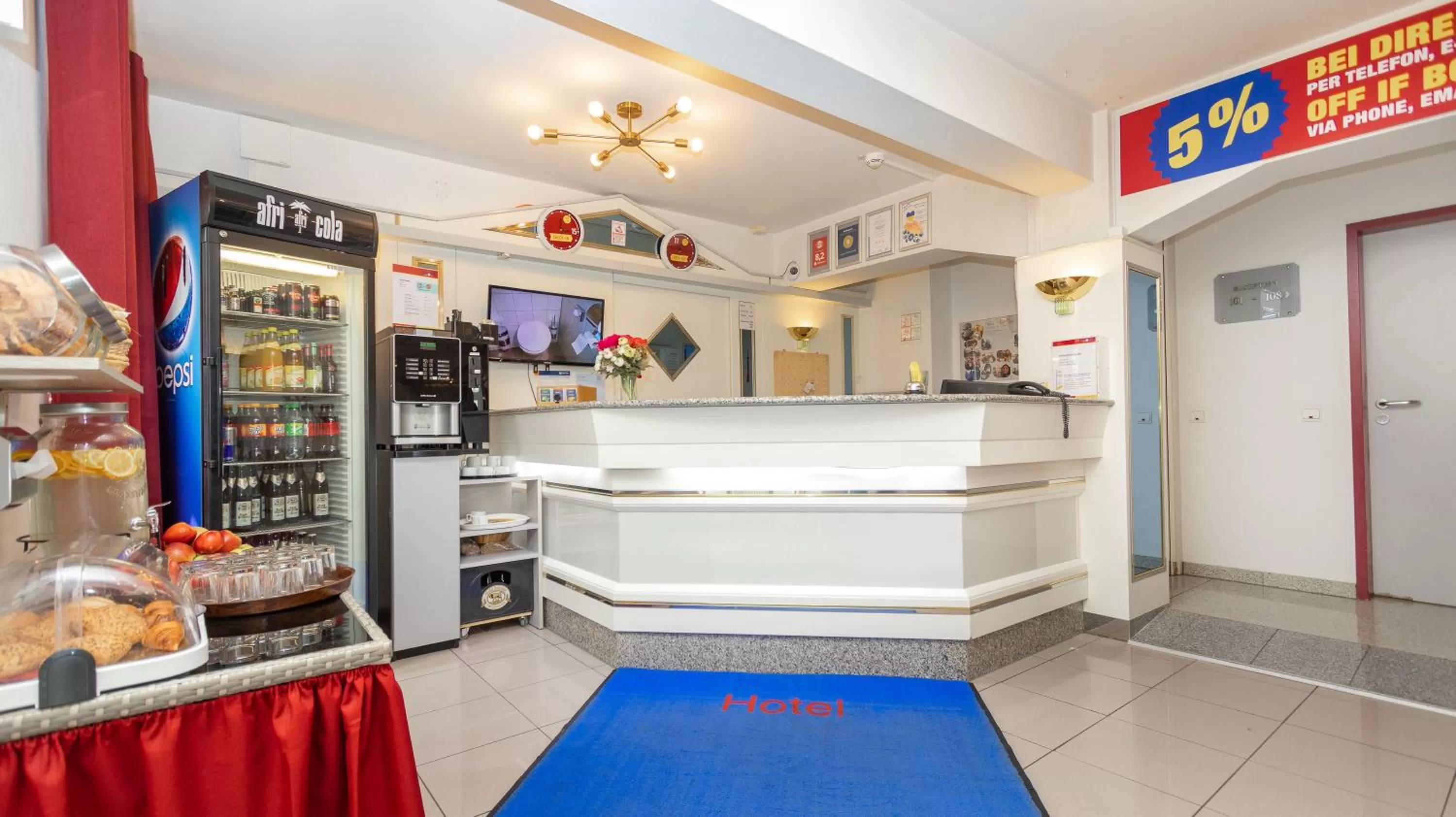 Lobby or reception in LeoMar Hotel