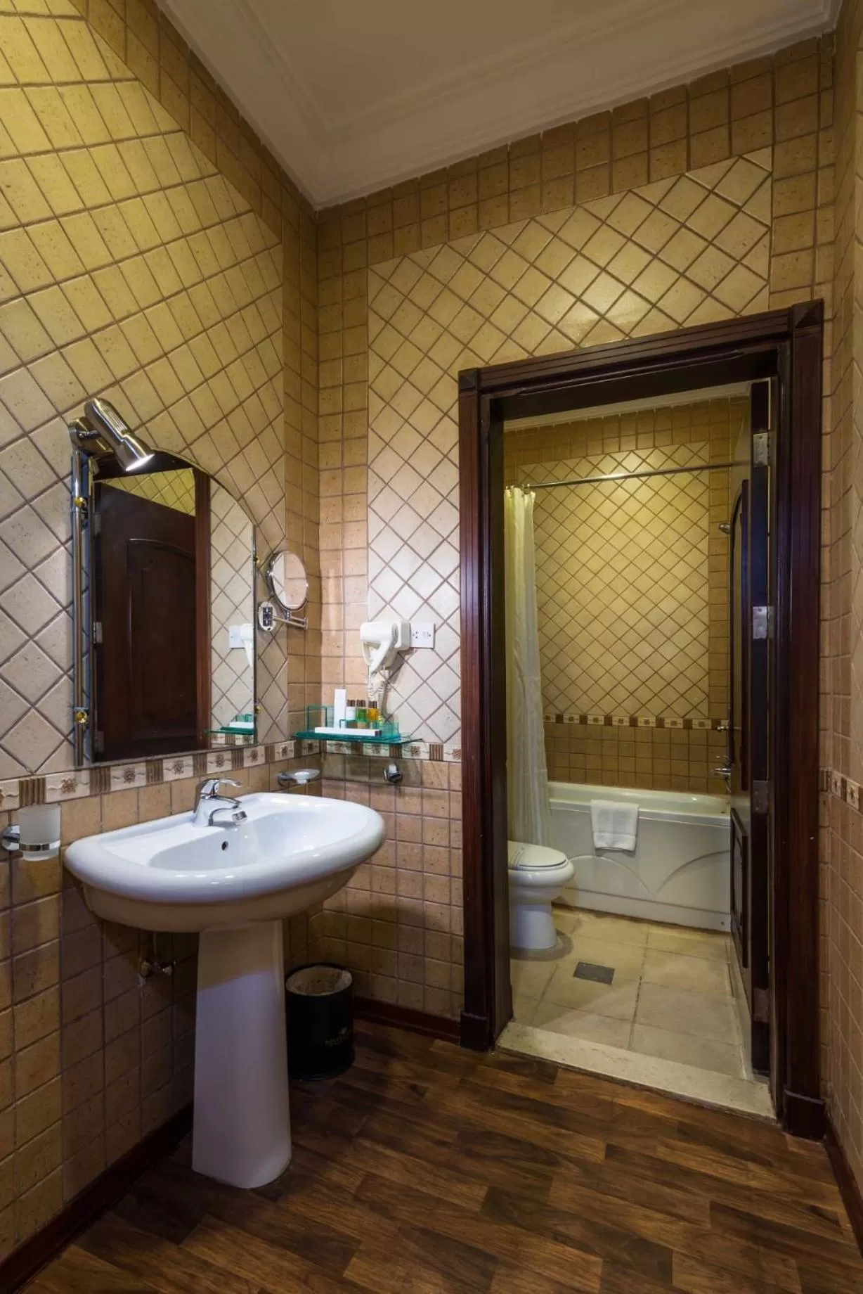 Shower, Bathroom in Boudl Heraa