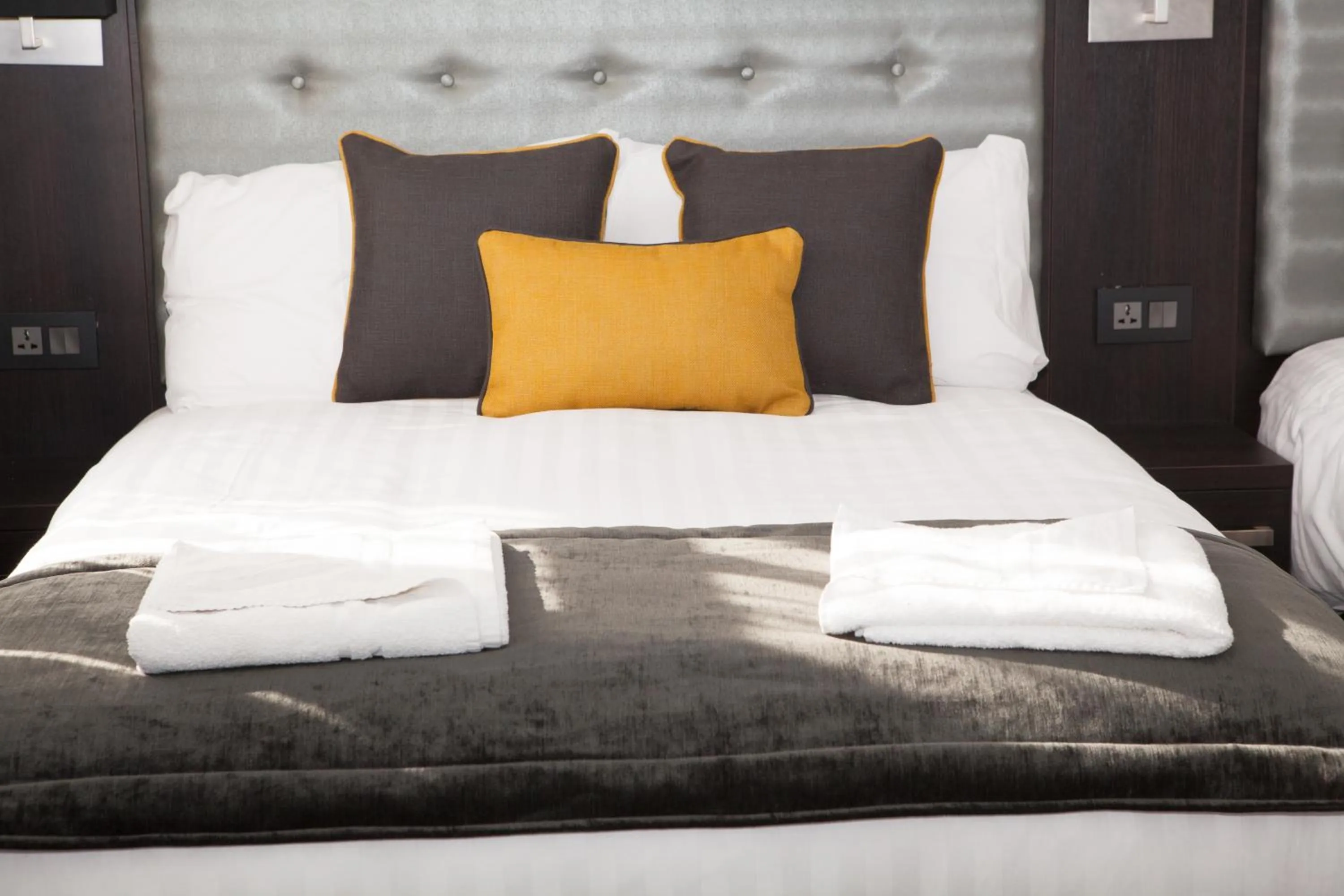 Photo of the whole room, Bed in The Tudor Inn Hotel