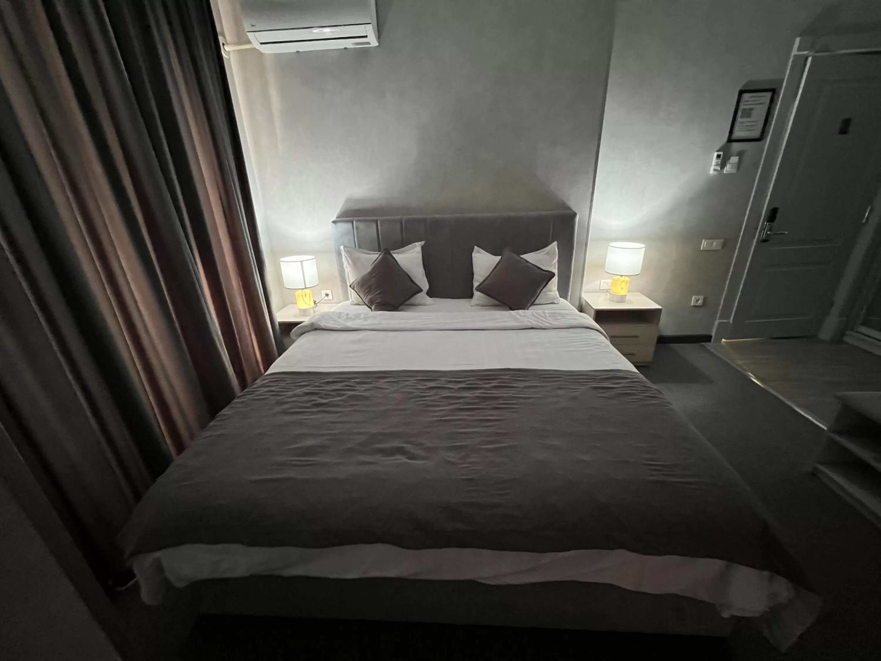 King Room with Balcony in Mini Hotel