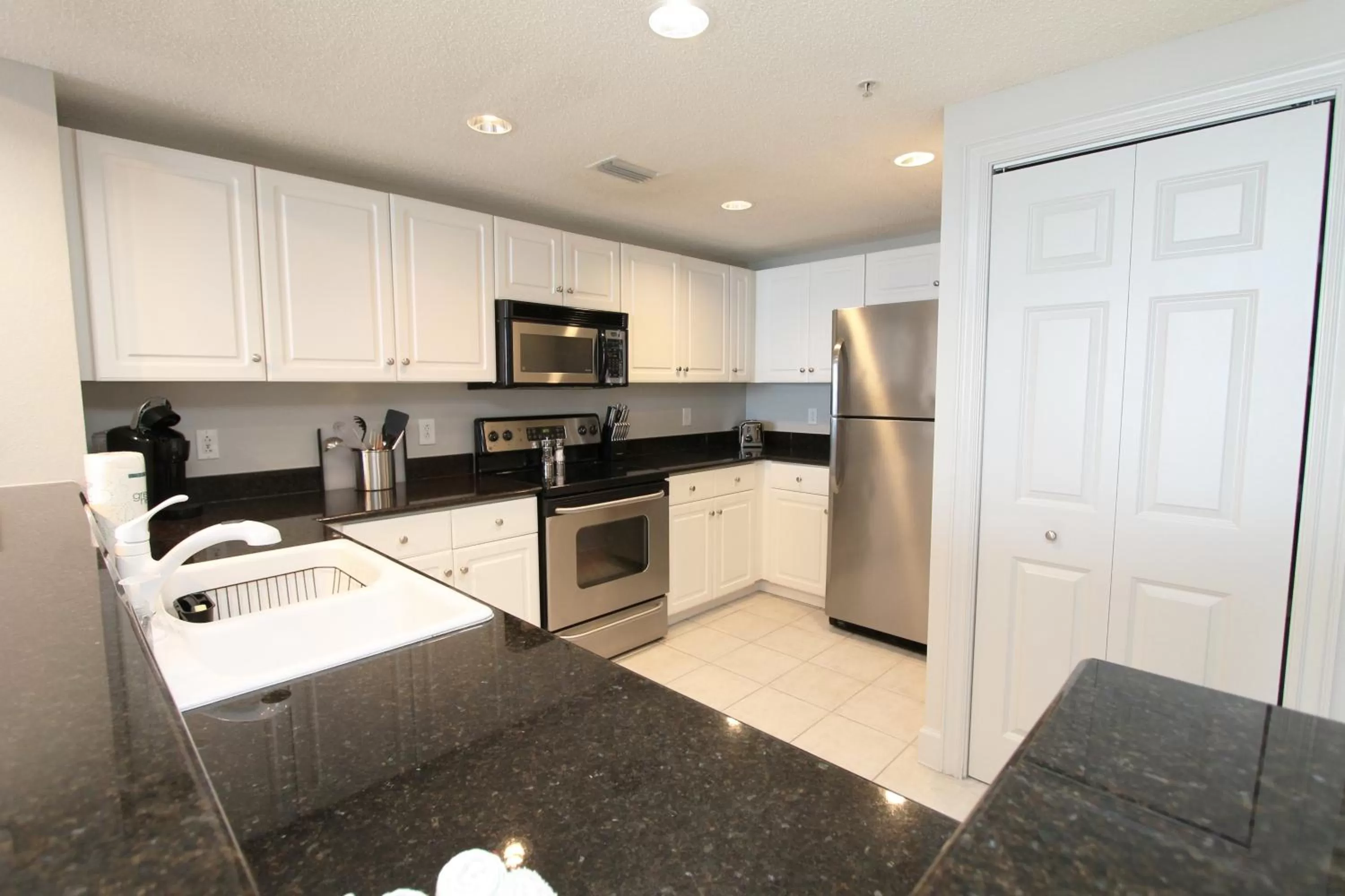 Kitchen or kitchenette, Kitchen/Kitchenette in Majestic Beach Resort, Panama City Beach, Fl