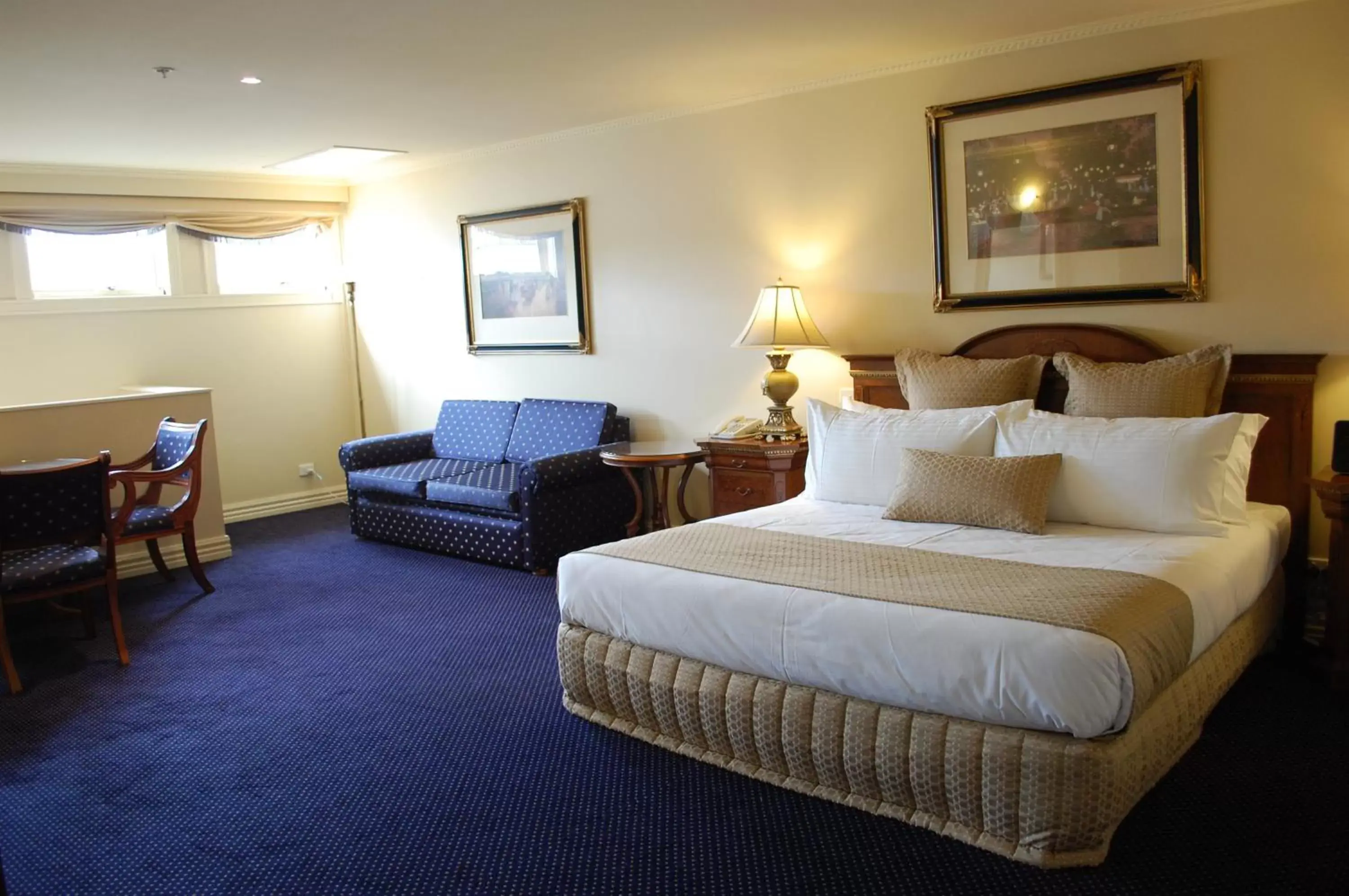 Presidential Suite in Canterbury International Hotel Presidential Suite in Canterbury International Hotel