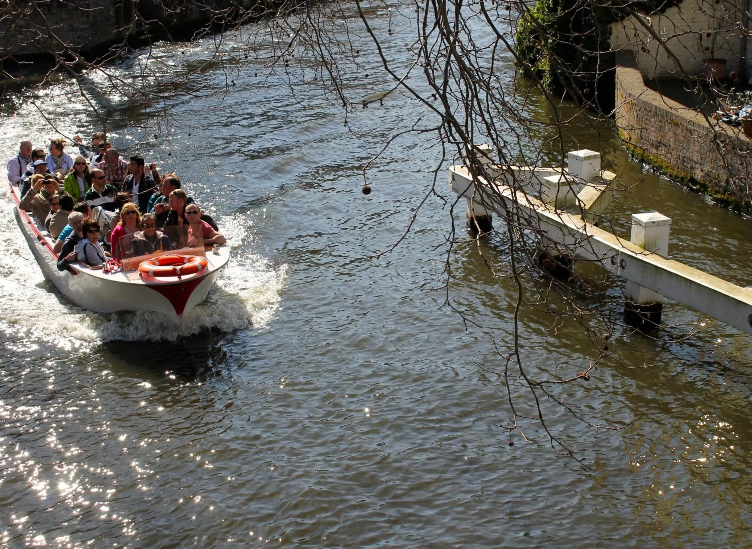 Area and facilities in Canalview Hotel Ter Reien